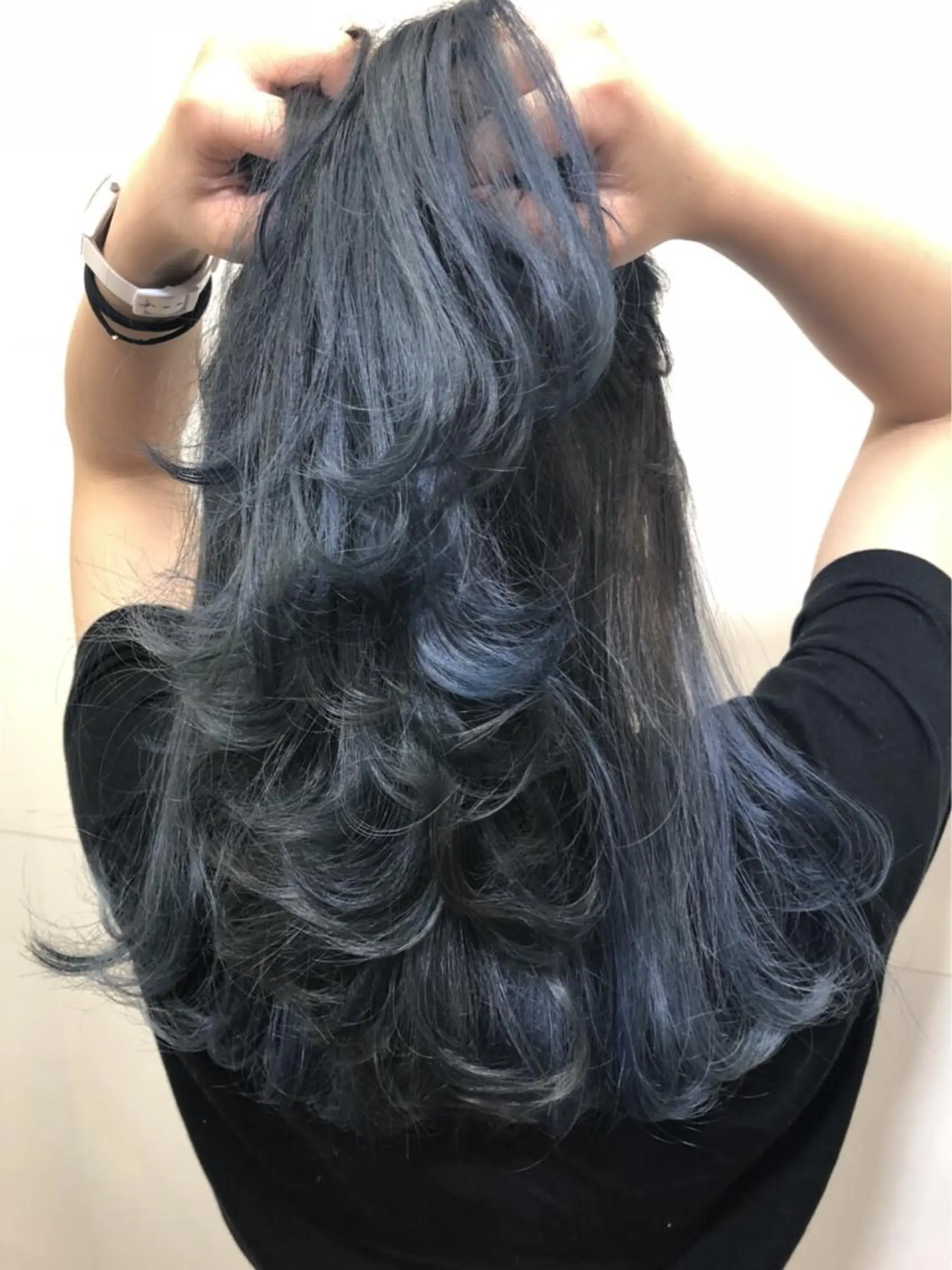 ロング カラー メンズ メンズインナーカラー ブルーカラー インナーカラー 芝田 望優のヘアスタイル