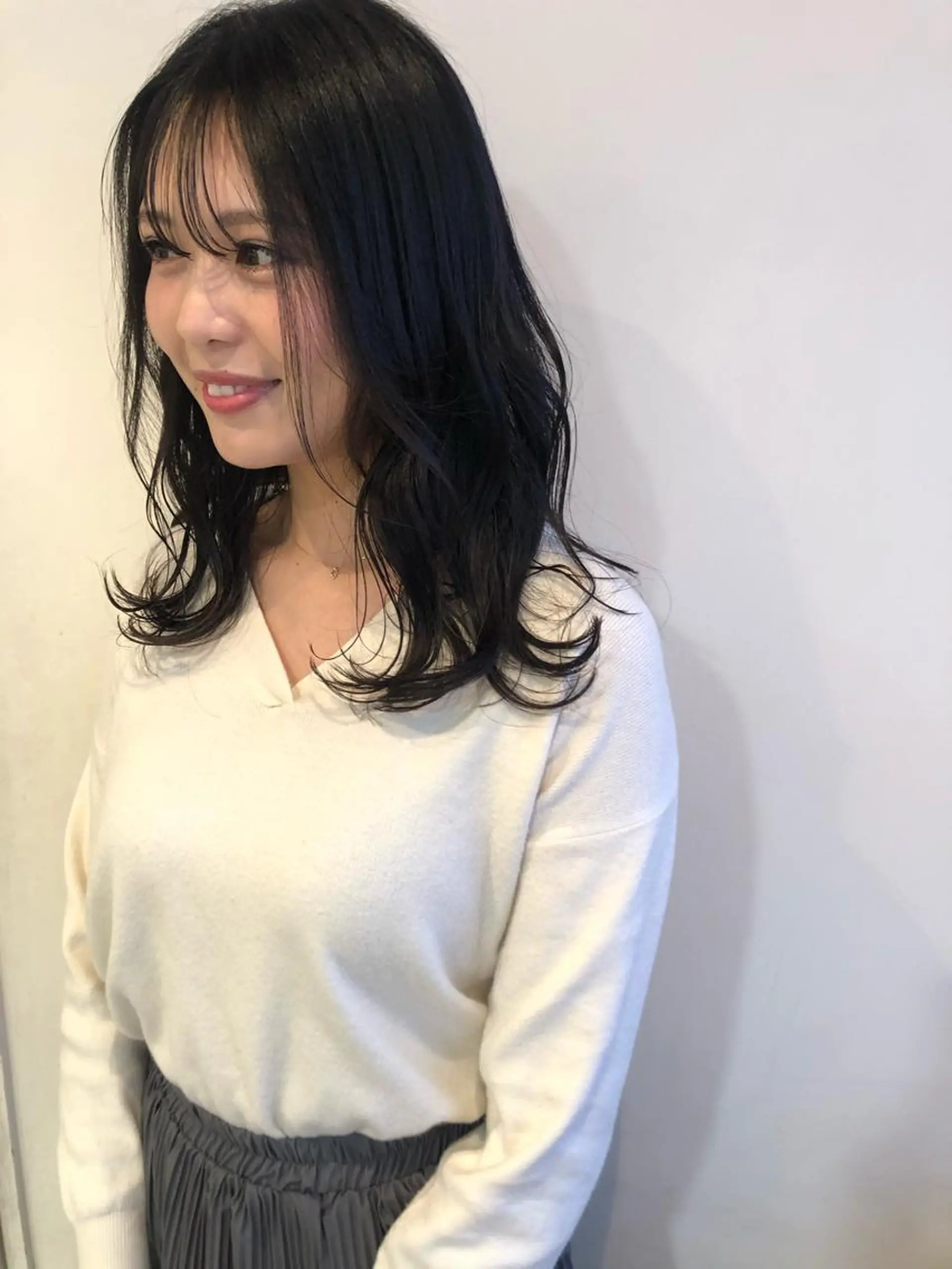 ミディアム カット トリートメント MIOベージュカラー 柔らかいカラーのヘアスタイル