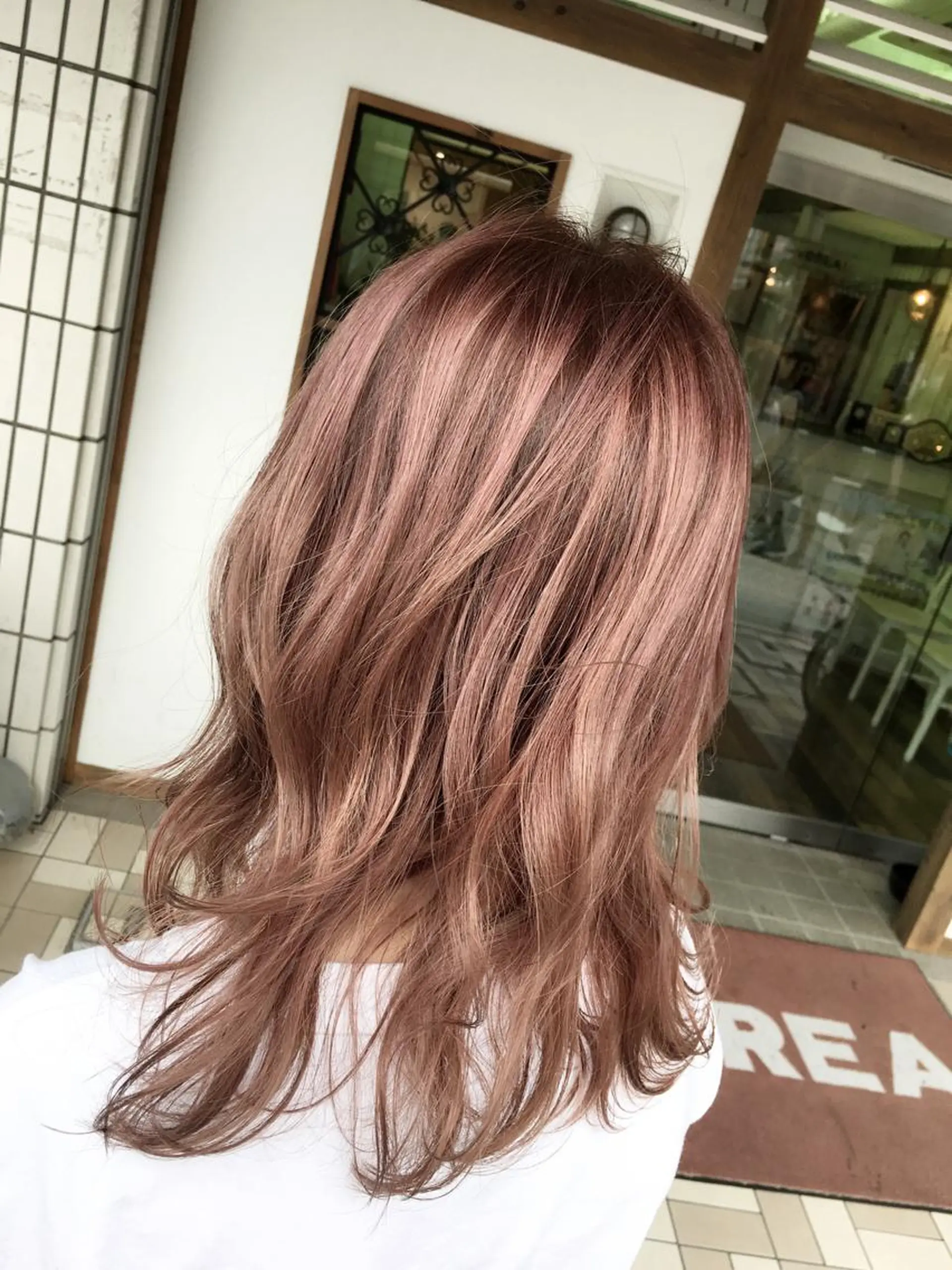 ミディアム カラー ピンクカラー 海外風レイヤーカット 👑店長　平松　由のヘアスタイル