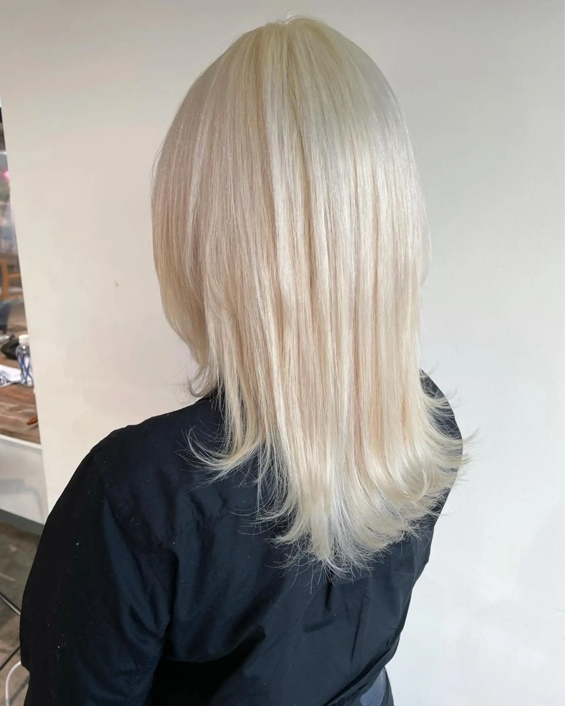 セミロング カラー ブロンド ホワイトブロンド ヘアカラー トリートメント ハイトーン/レイヤー /ケアブリーチ石川治のヘアスタイル