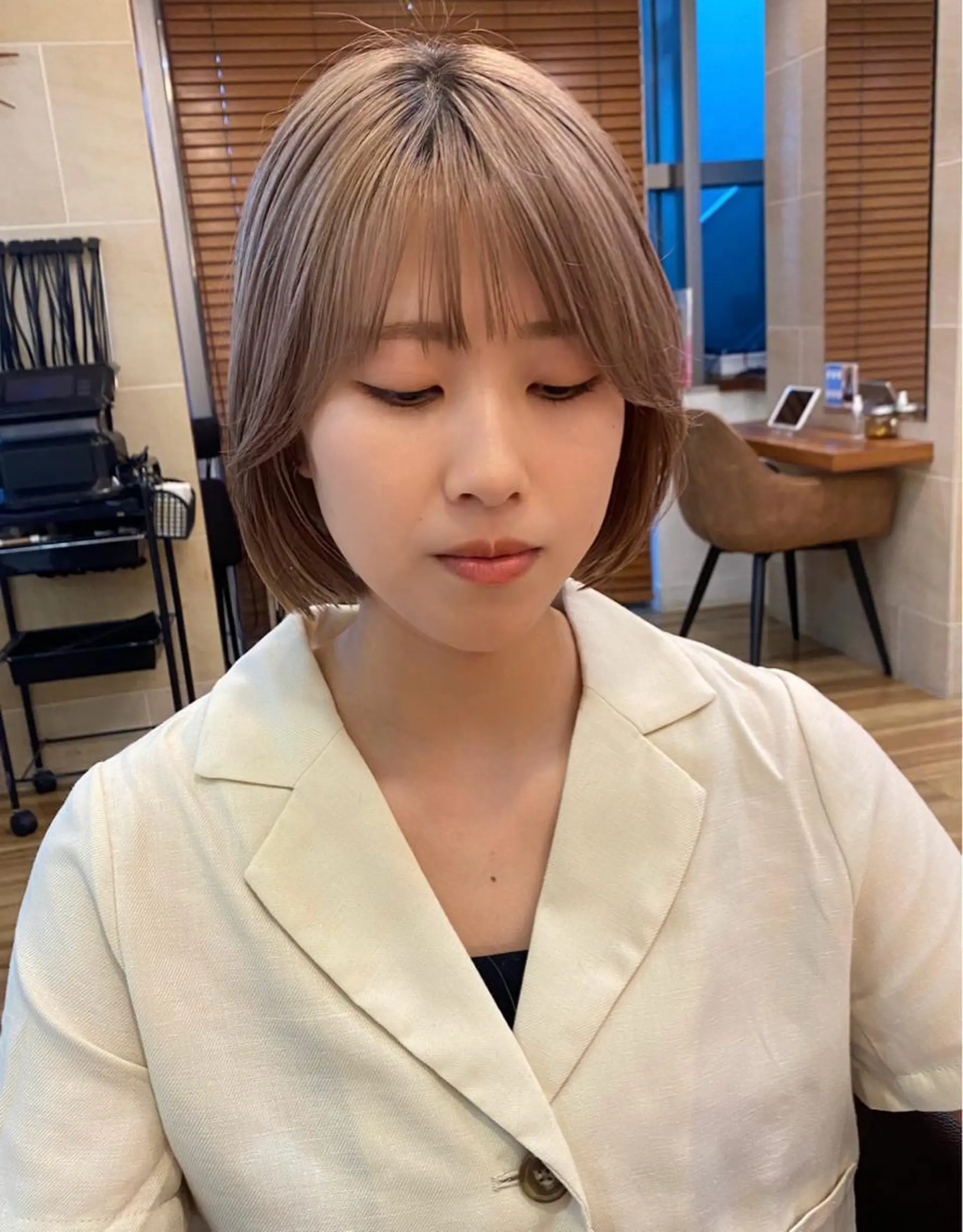 ショート カラー ベージュカラー ボブ カット ヘアカラー トリートメント レイヤーカット /透明感/千葉怜寿のヘアスタイル