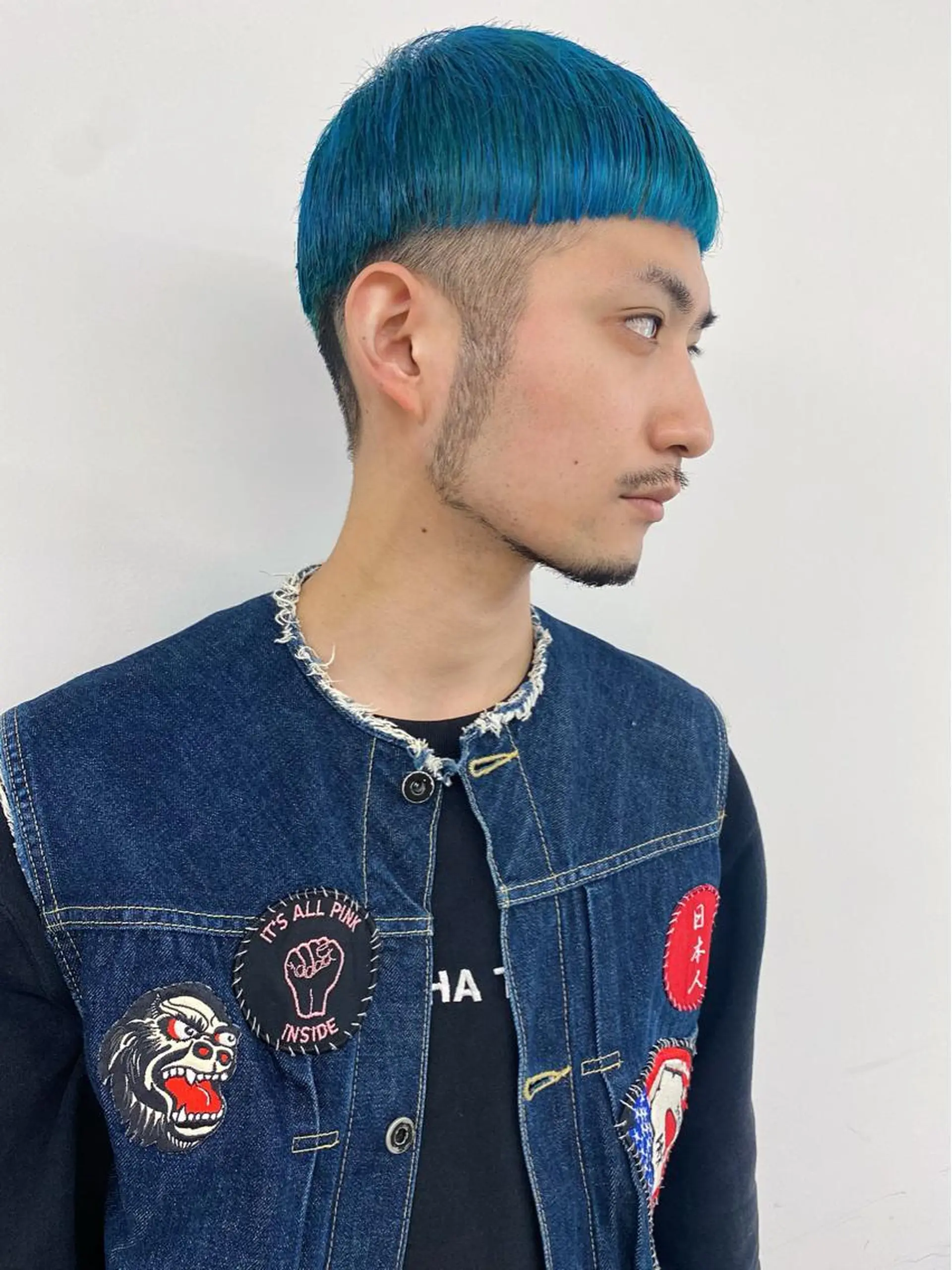 カラー ヘアアレンジ メンズ メンズブリーチ マッシュ 刈り上げ ブリーチ ブルーカラー son hair HIROEのヘアスタイル