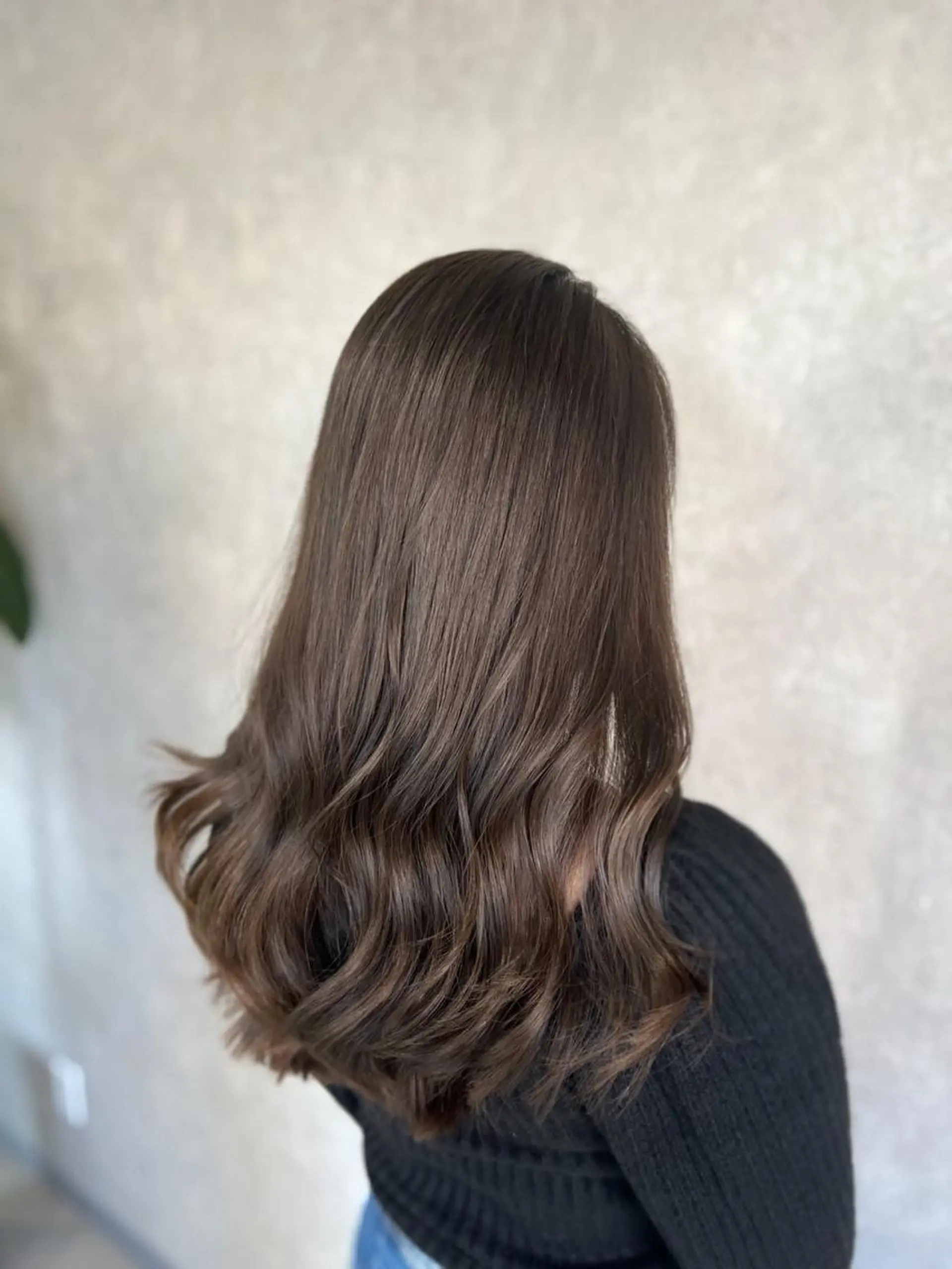 ミディアム カラー グレージュ オリーブグレージュ オリーブグレー mimiiy梅田 中崎町ハイトーンのヘアスタイル