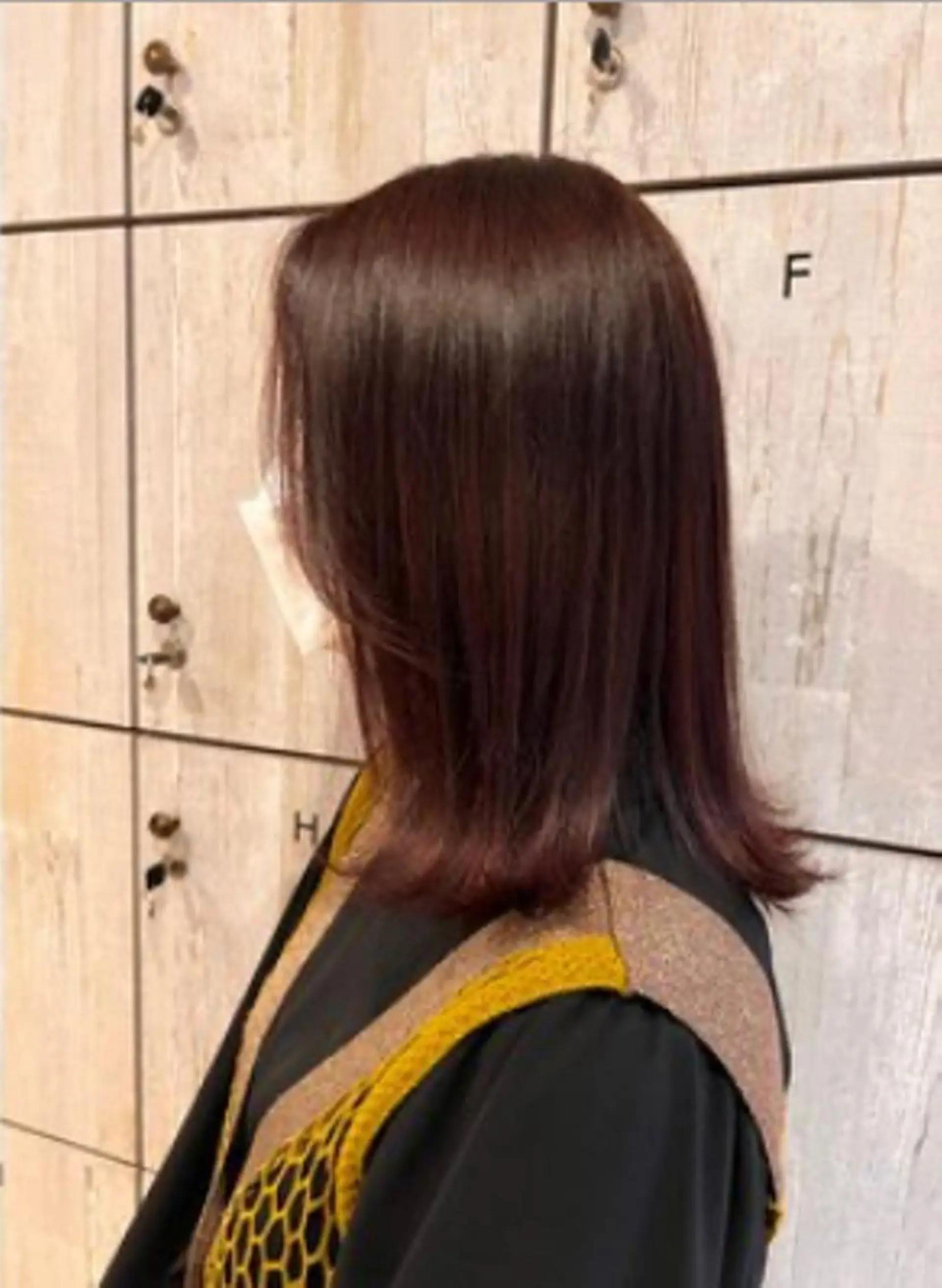 セミロング カラー 山本 怜奈のヘアスタイル