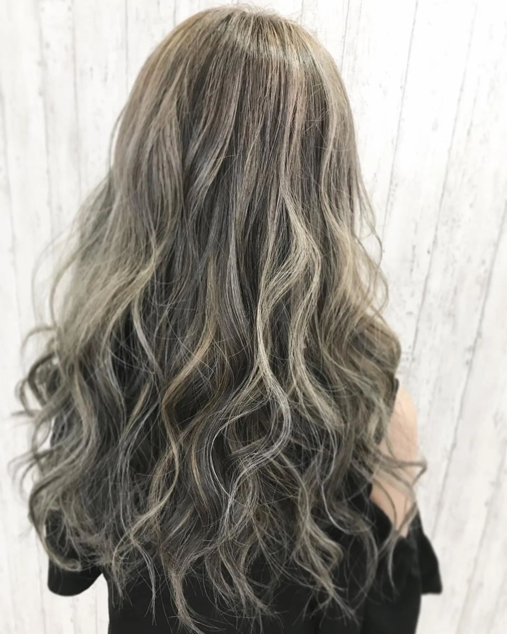 ロング カラー アッシュ アッシュグレー ハイライトカラー 外国人風カラー ハイライト ヘアカラー kazufumi ..のヘアスタイル