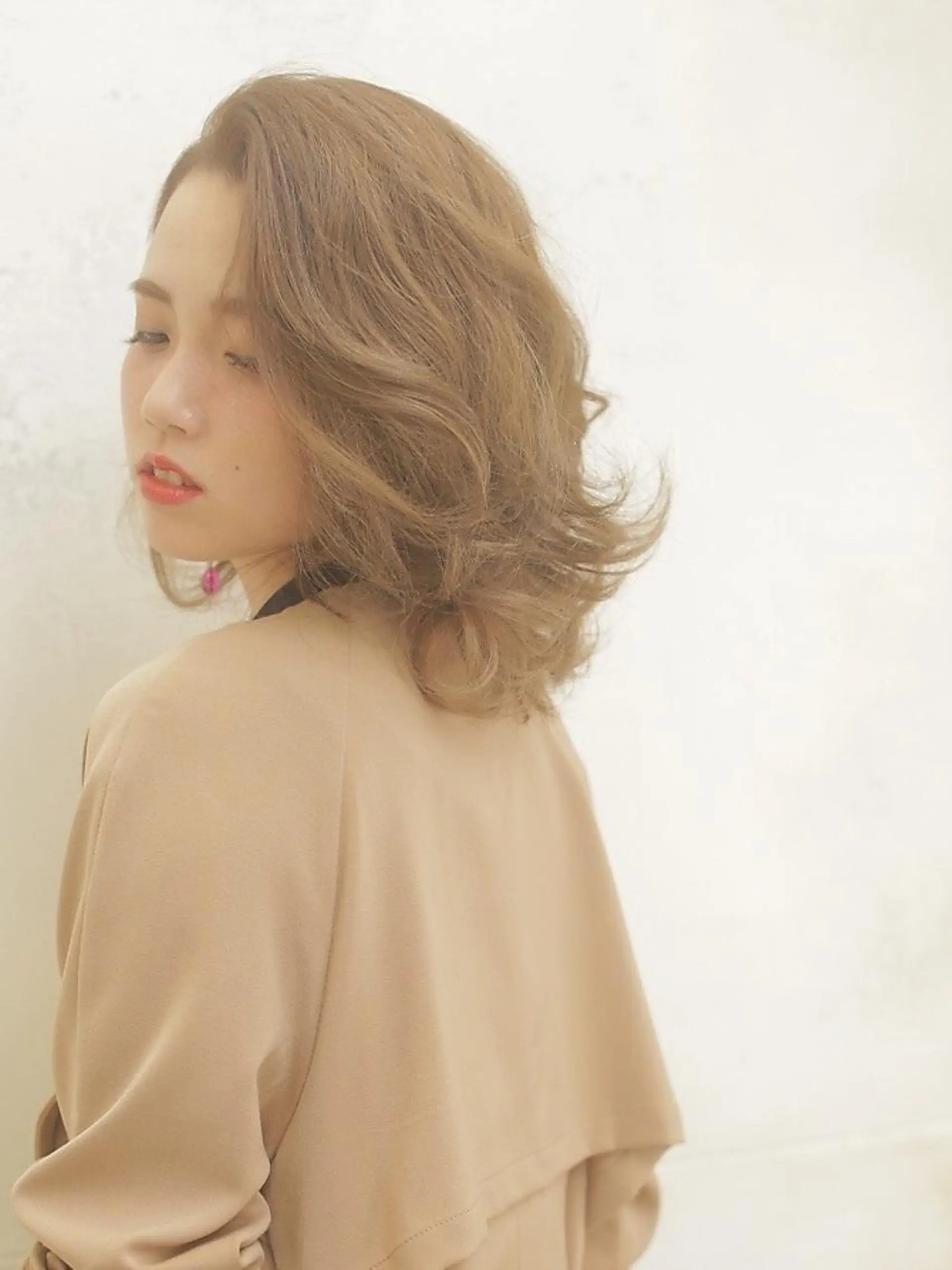 ミディアム カラー パーマ 心斎橋 女性 スタイリスト 大阪のヘアスタイル