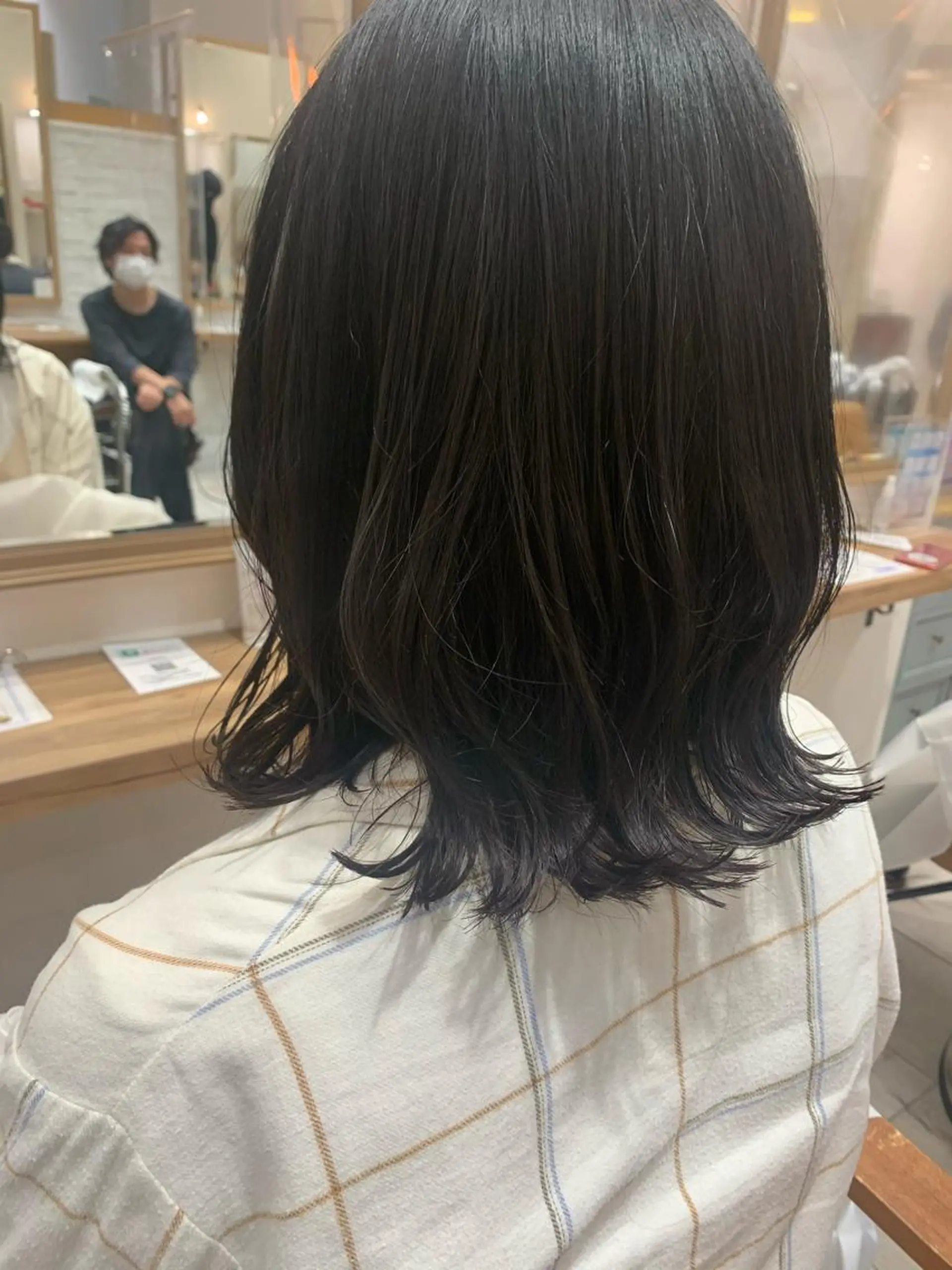 ミディアム 伊藤 麻菜実のヘアスタイル