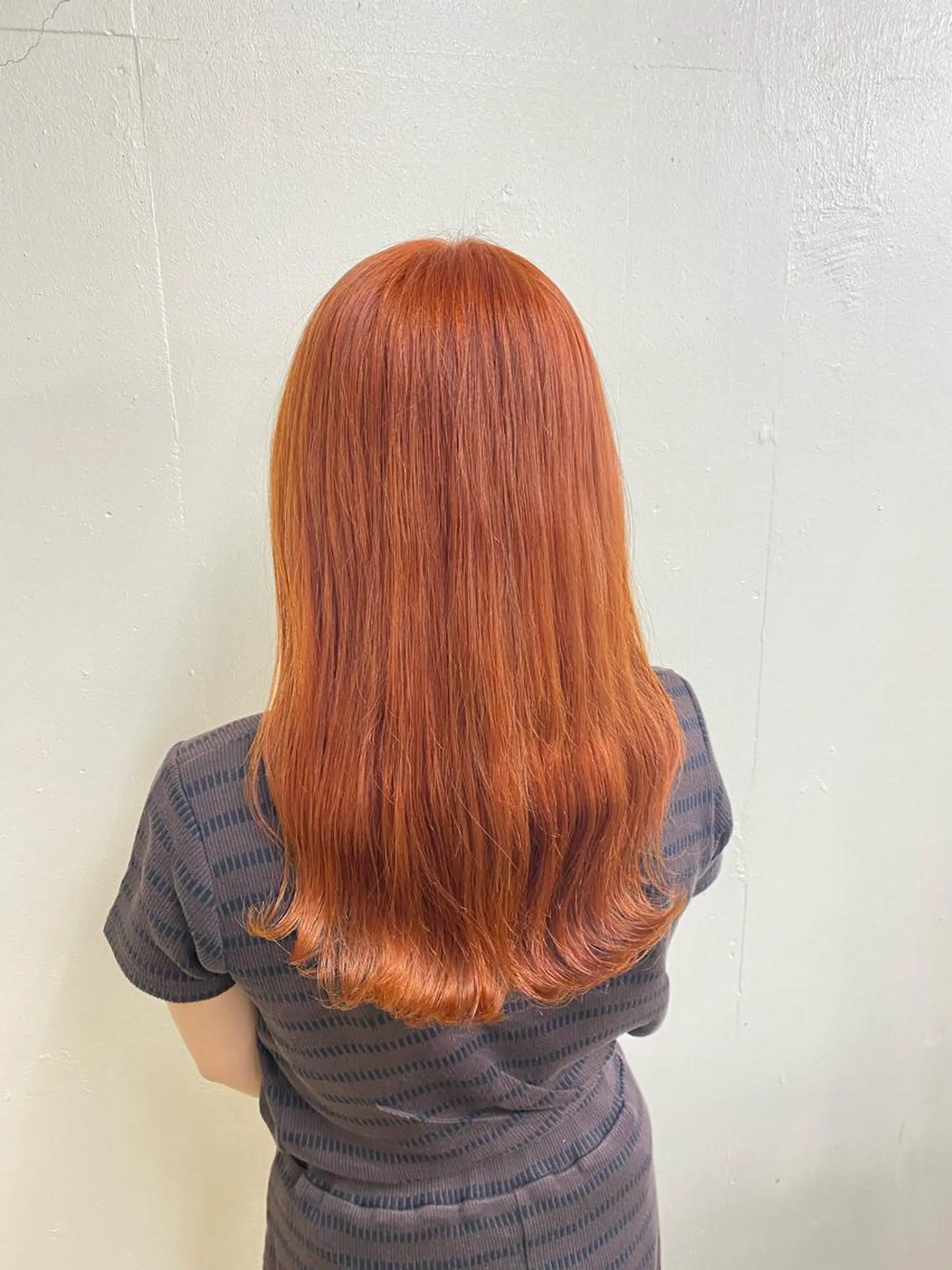 セミロング カラー ブリーチ オレンジ 韓国風ヘア junna‎🤍調布 まつ毛/眉のマツエク・マツパデザイン