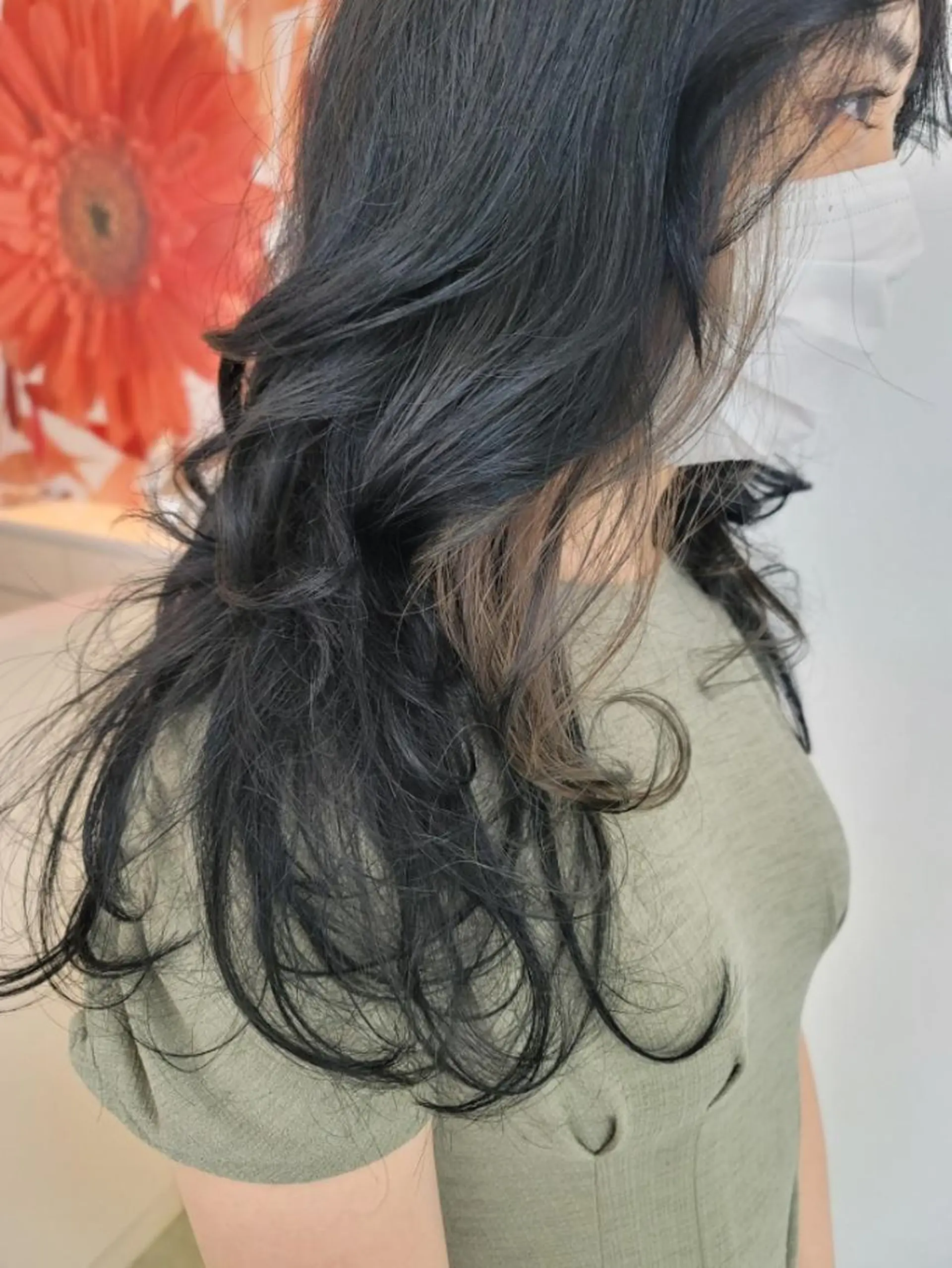 ロング カラー 黒髪 ブルーカラー ブルーブラック イヤリングカラー グレージュ カット ヘアカラー 鈴木 翠のヘアスタイル