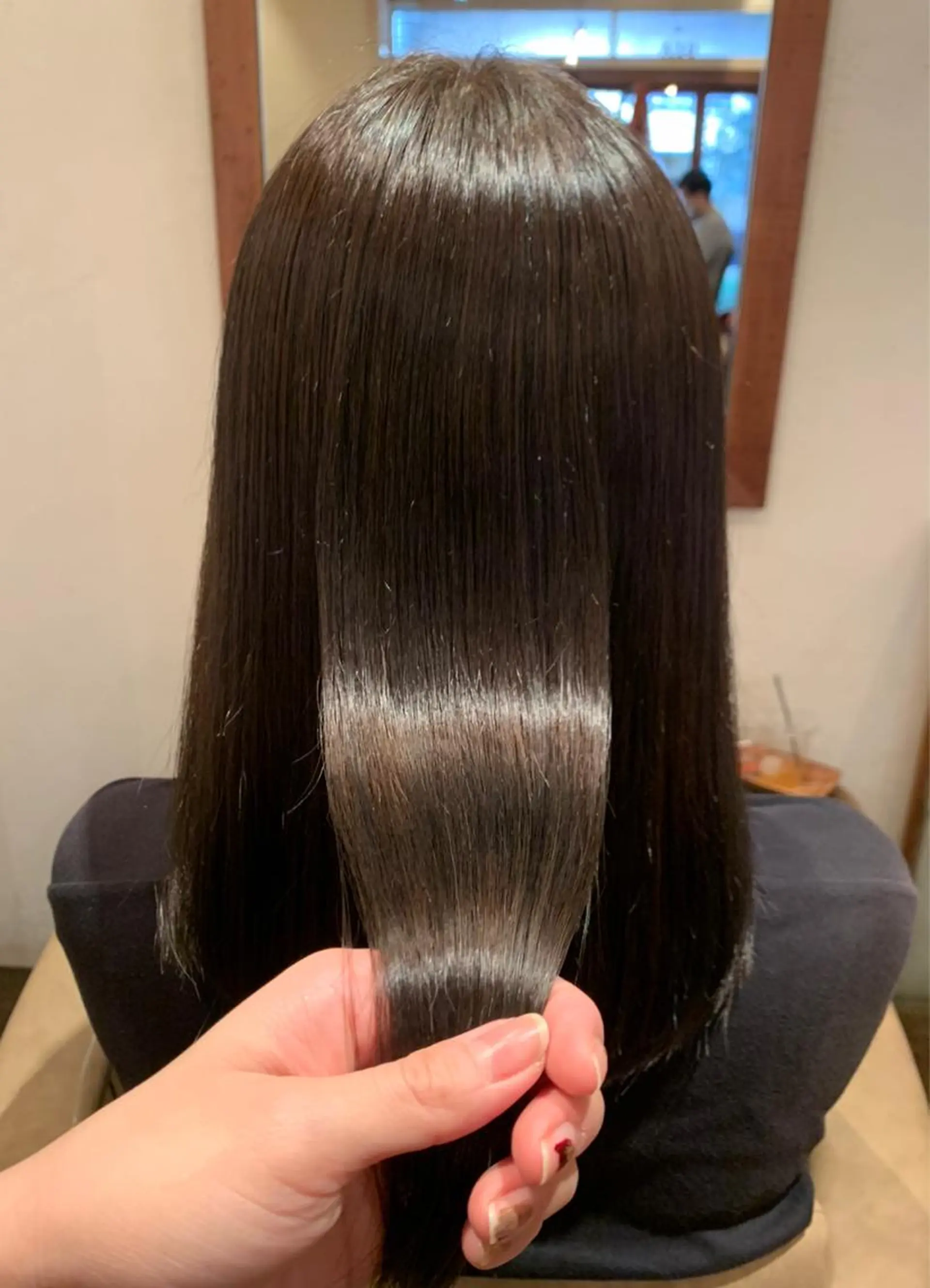 セミロング カラー パーマ 伸ばしかけ 髪質改善 トリートメント ストレートパーマ 加茂 しのぶのヘアスタイル
