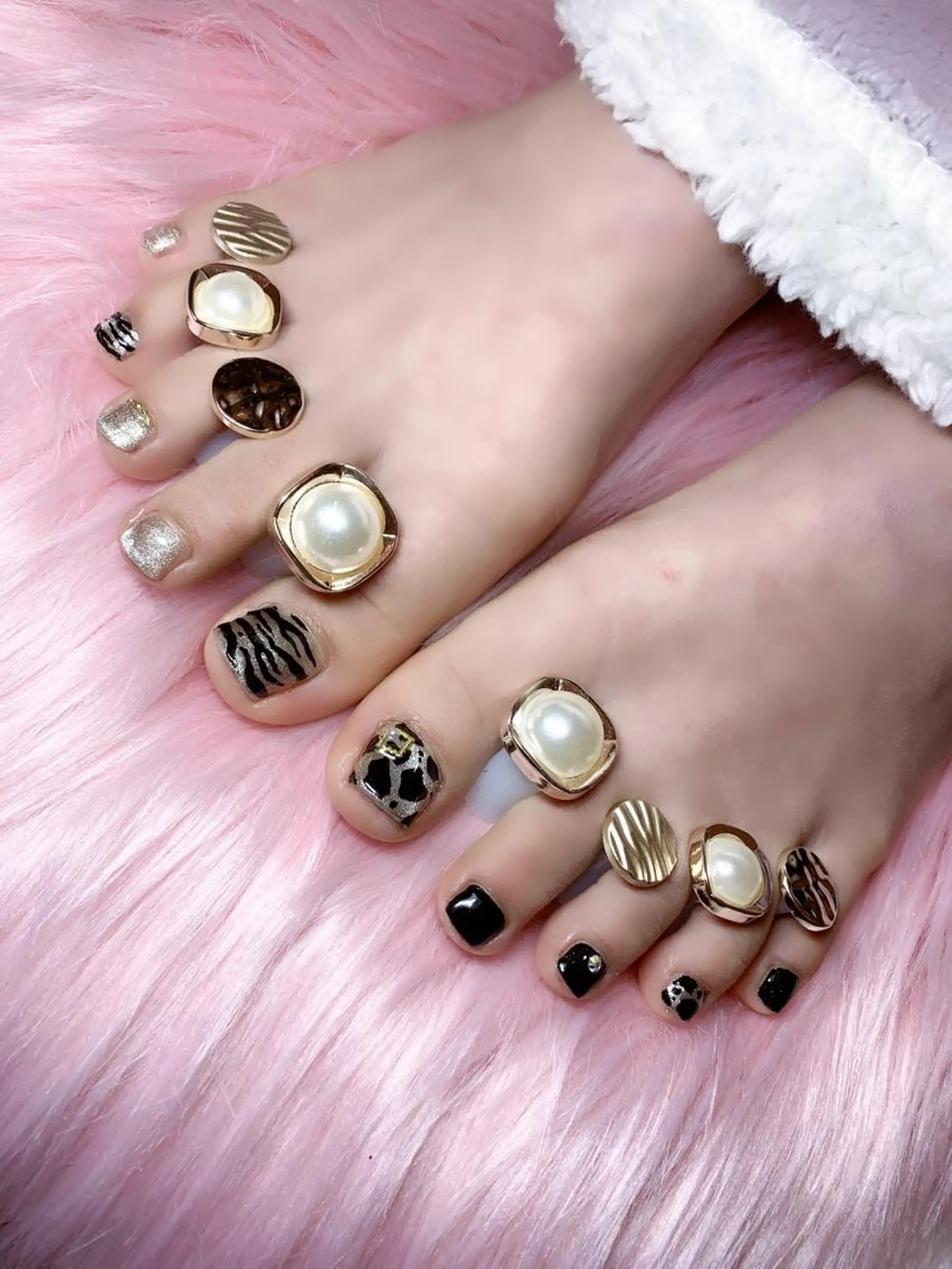 ネイル アニマル柄 アートネイル フットネイル 持ち込み ニュアンスネイル x.1.0.nail ♡Cのネイルデザイン