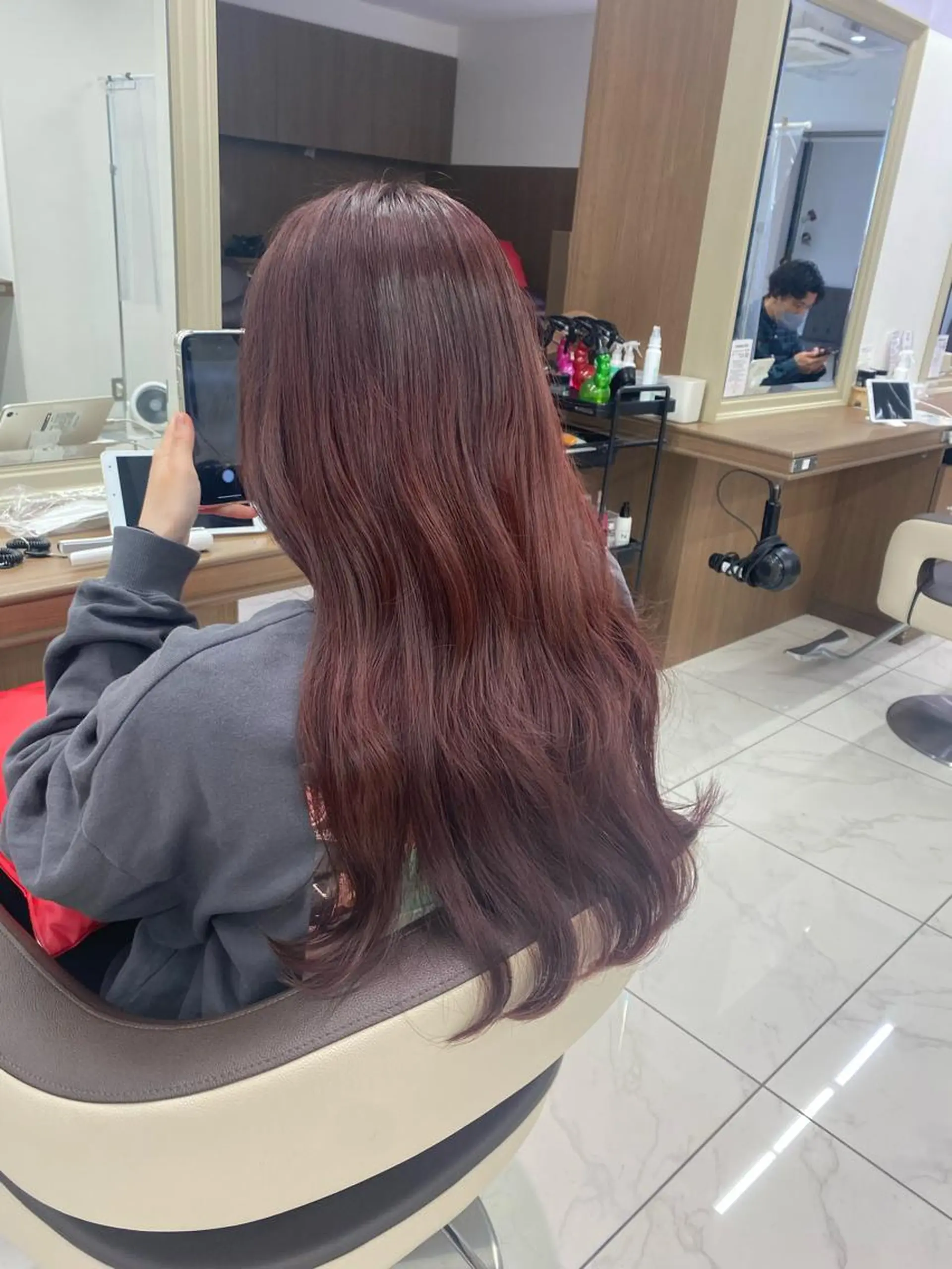 ロング カラー ブリーチ ダブルカラー ブリーチなしカラー ピンクカラー カット ヘアカラー トリートメント 長妻莉央/縮毛矯正 髪質改善カラーのヘアスタイル