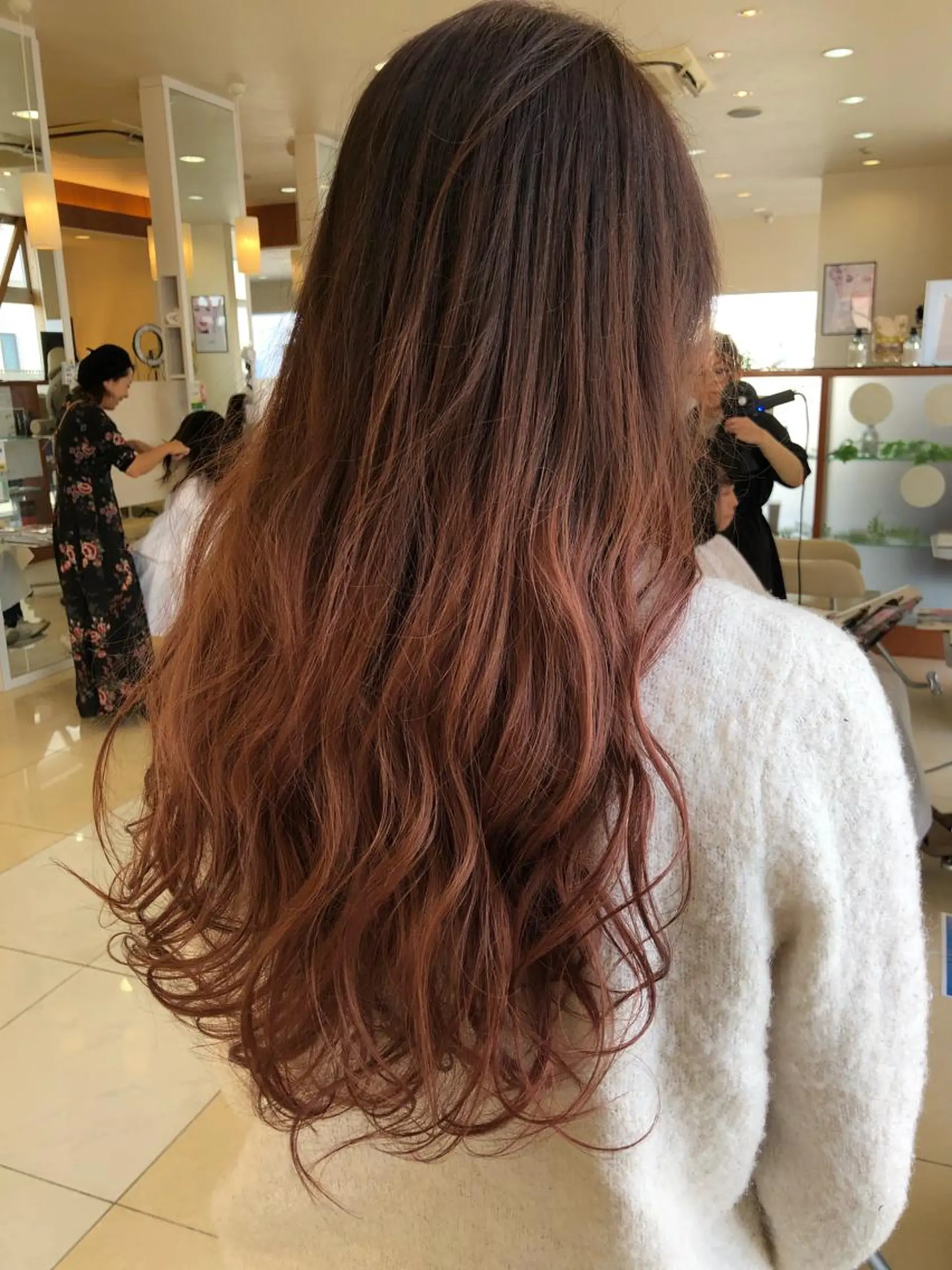 ロング カラー 牧野 佳樹のヘアスタイル