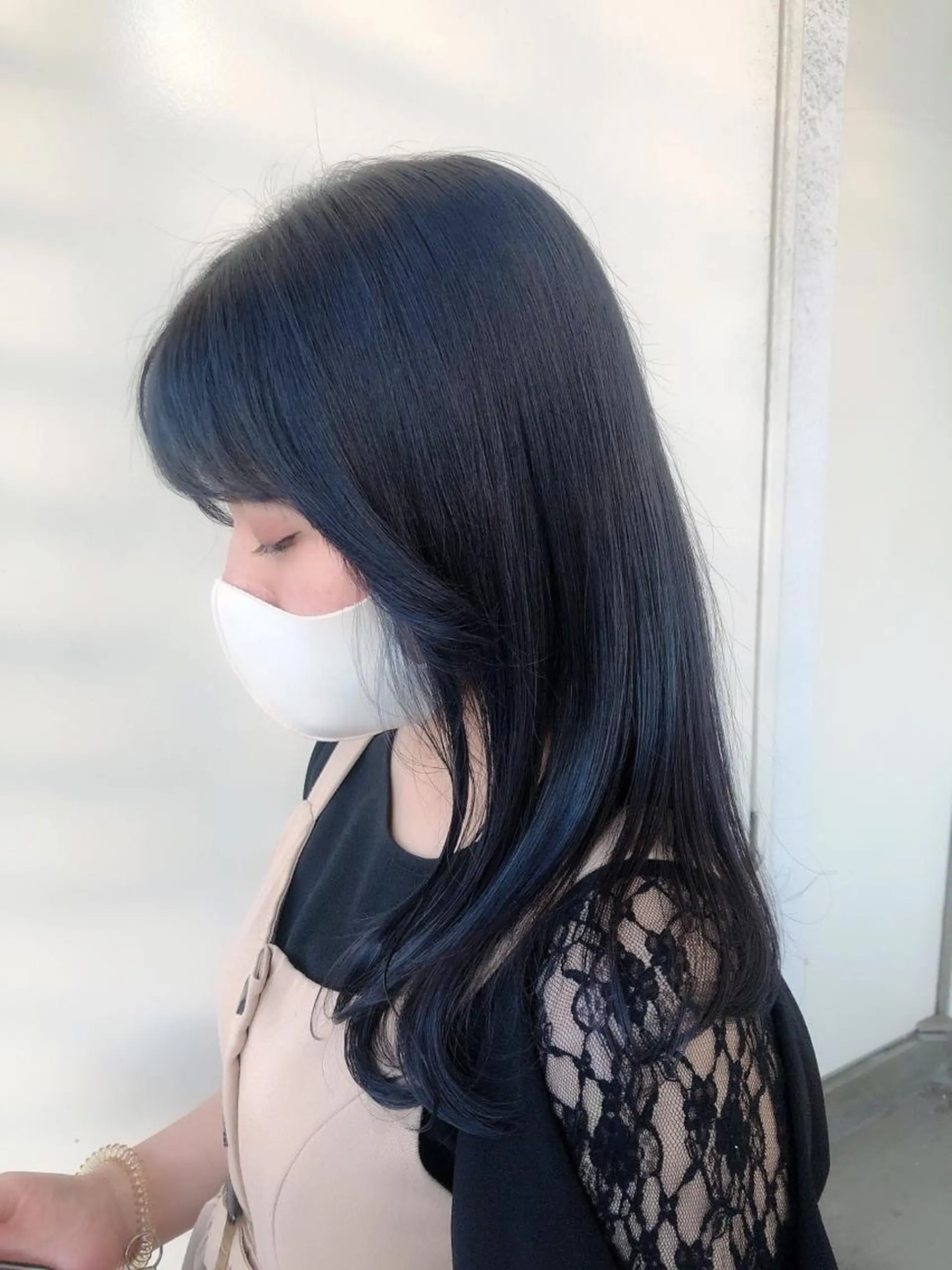 セミロング カラー カット ヘアカラー トリートメント 韓国🇰🇷レイヤー 映える顔周り🩷のヘアスタイル