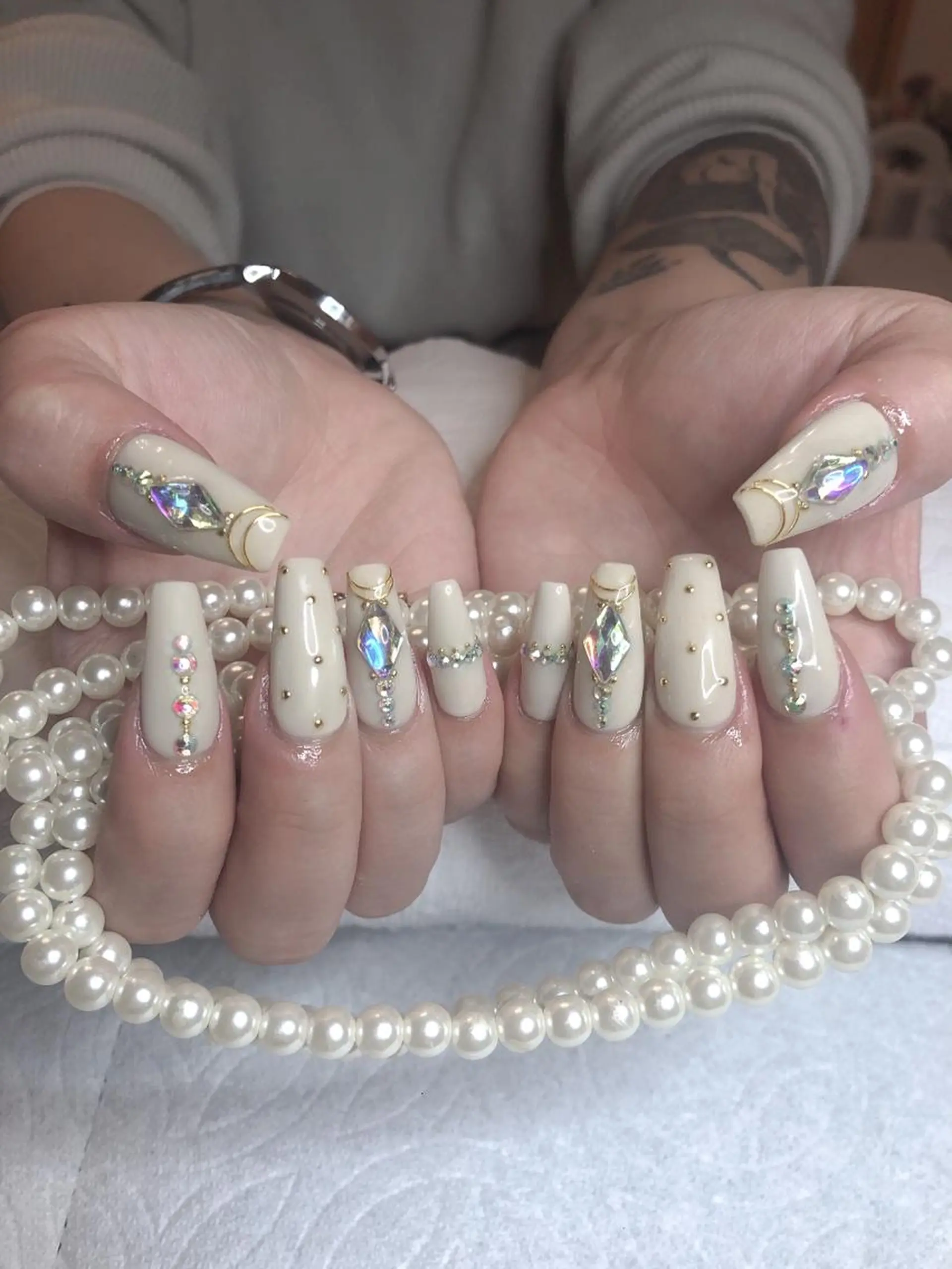 ロング ネイル スカルプネイル ハンドネイル 長さ出し専門 nynaのネイルデザイン