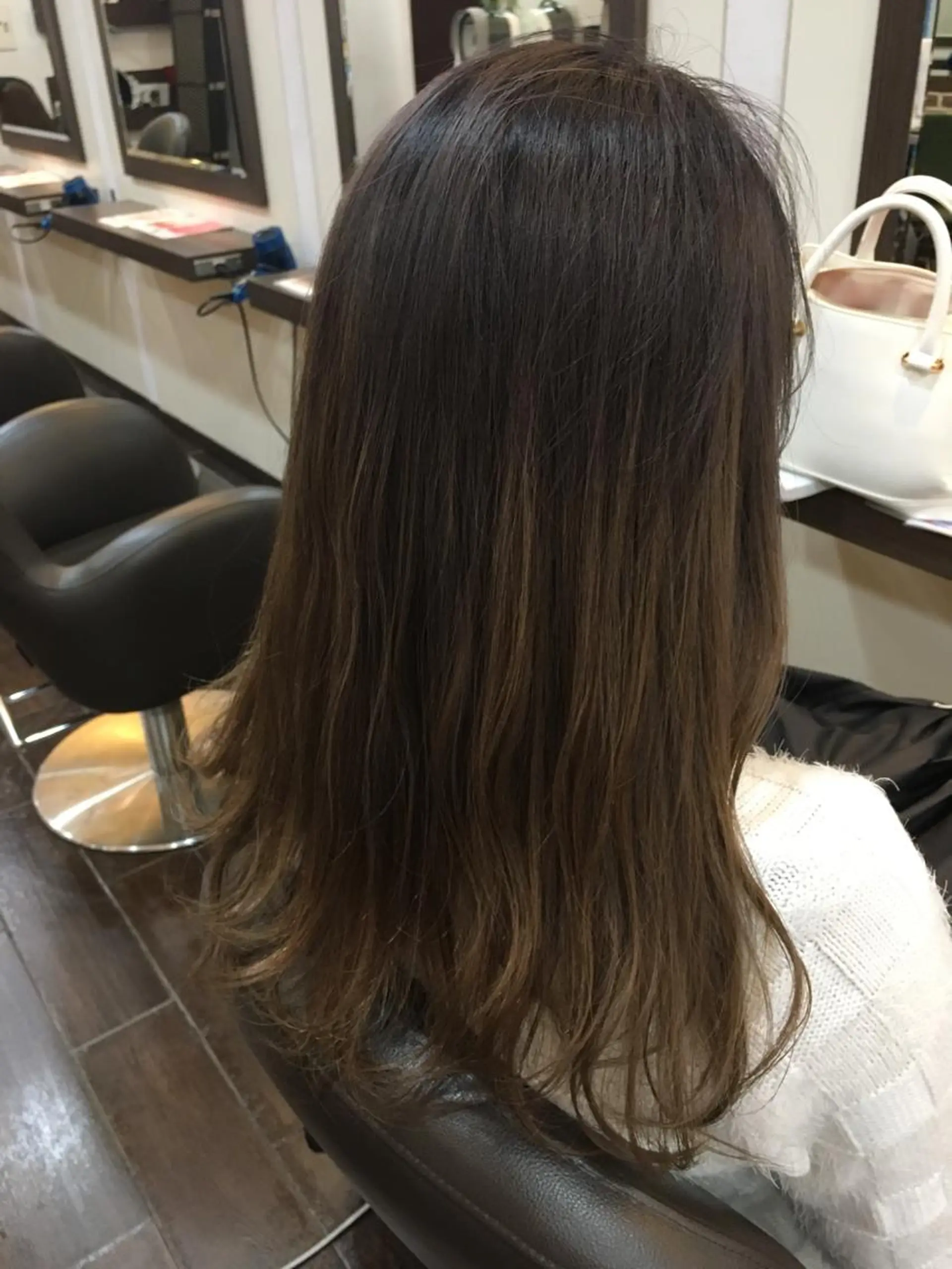 カラー グラデーションカラー グレージュ yaya✂︎ 美髪/艶カラーのヘアスタイル
