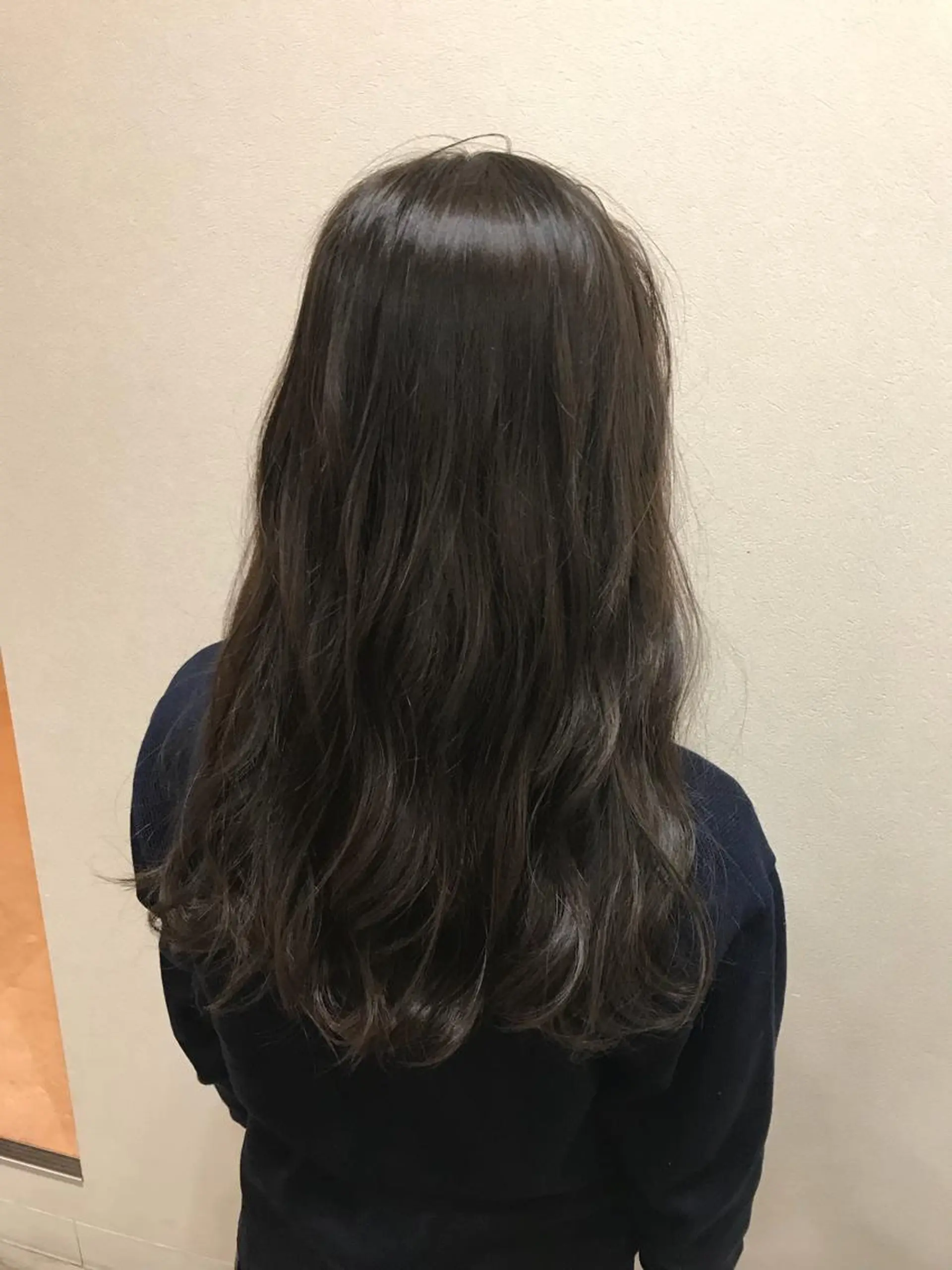 ロング カラー イルミナカラー 岡本 智次のヘアスタイル