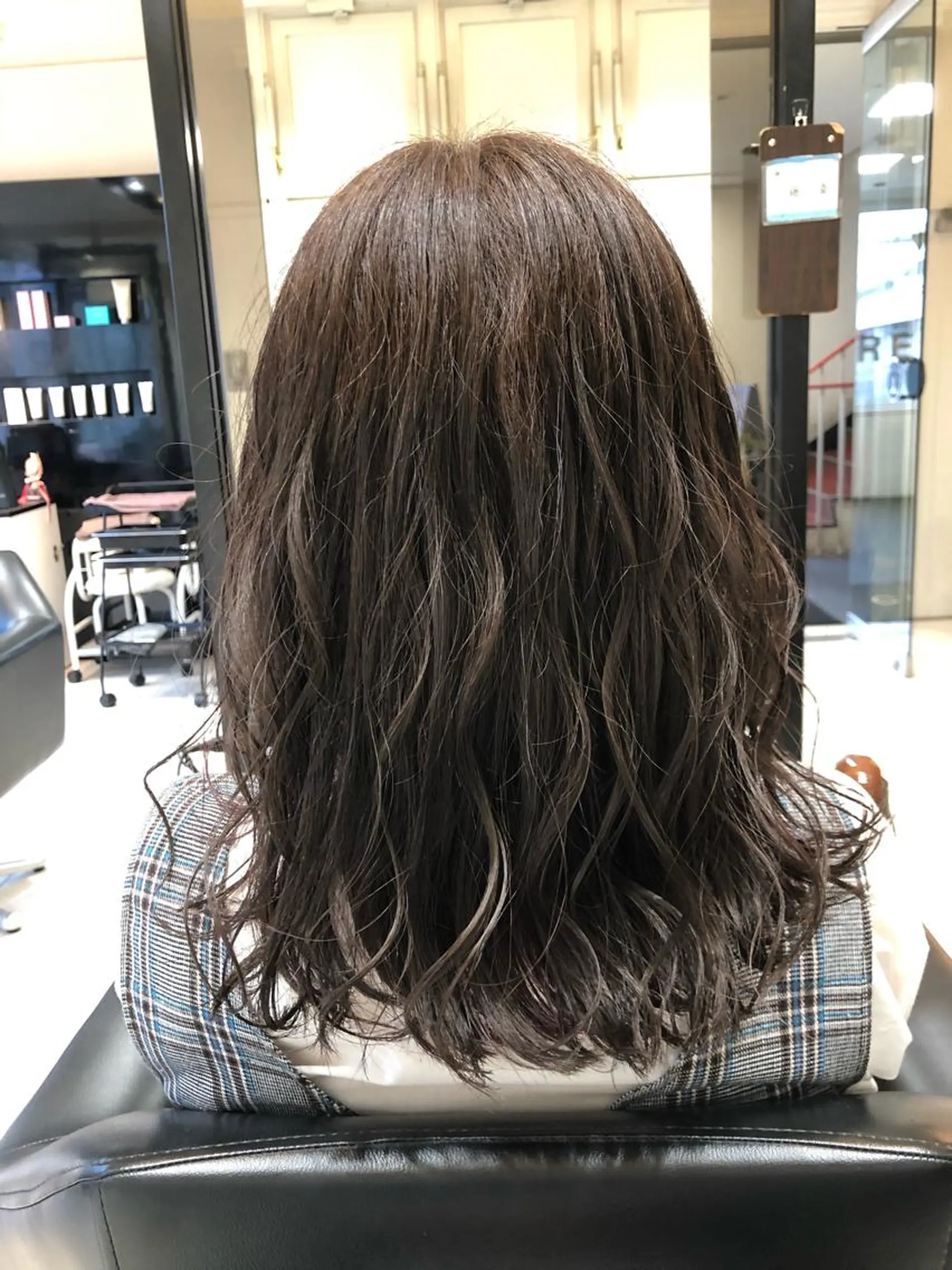 セミロング カラー ヘアアレンジ 透明感カラー オリーブカラー カット ヘアカラー adept北千住店所属・✨髪質改善&ボブ✨ 近藤 凌のヘアスタイル