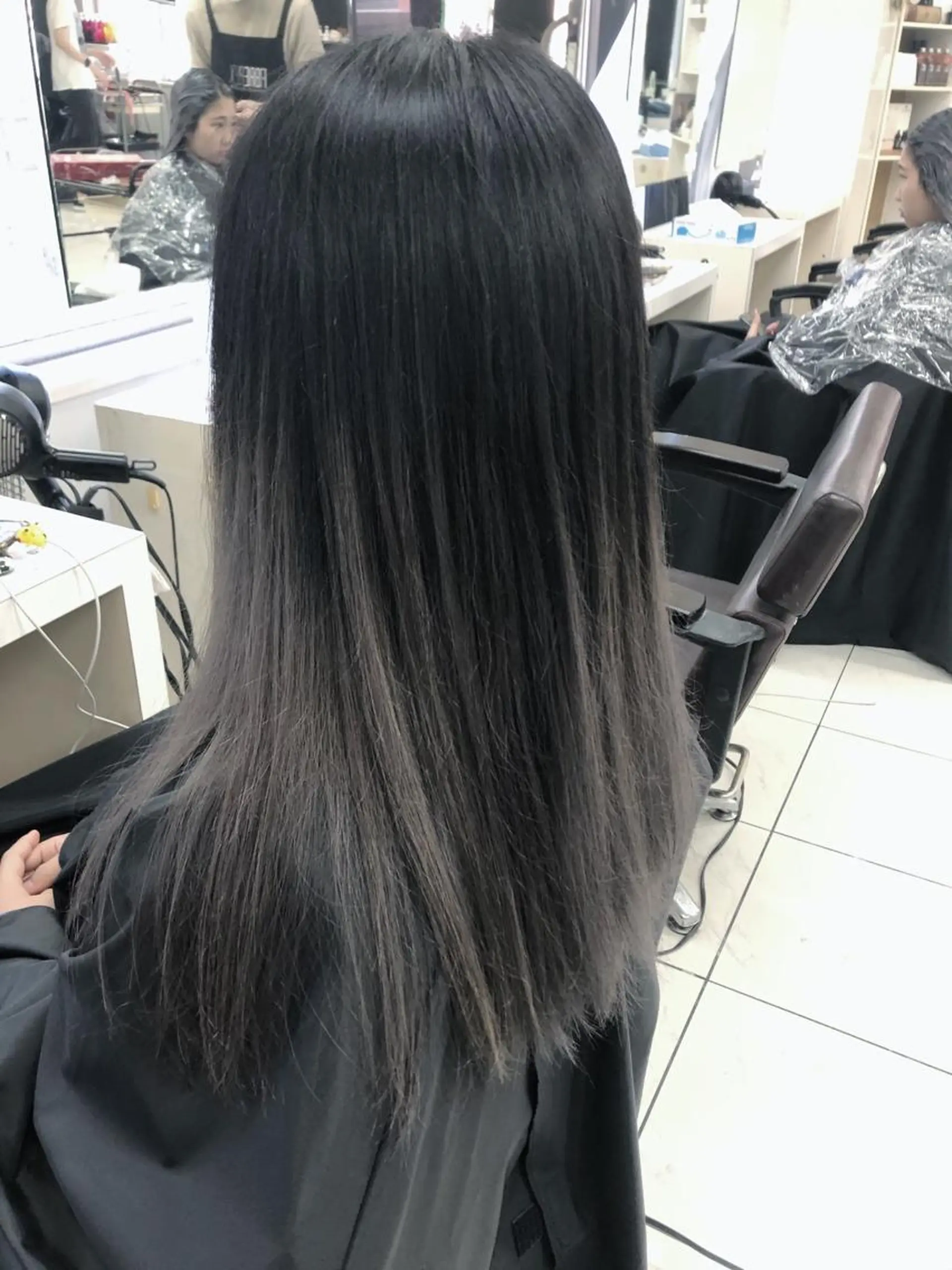 ロング カラー グラデーションカラー 有人/バレイヤージュ /シャドールーツのヘアスタイル