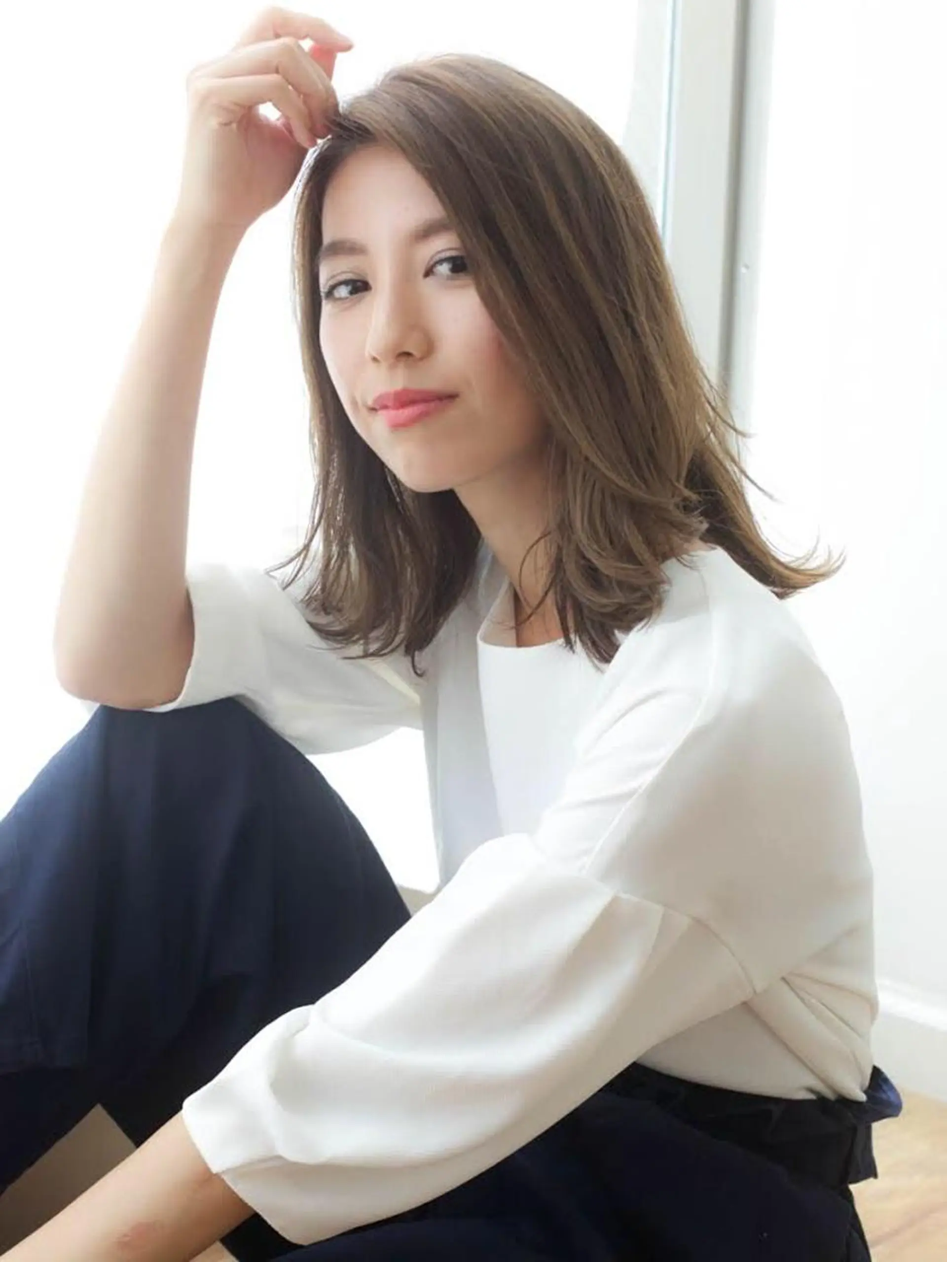 ミディアム カラー 外ハネヘア 大石 健太のヘアスタイル