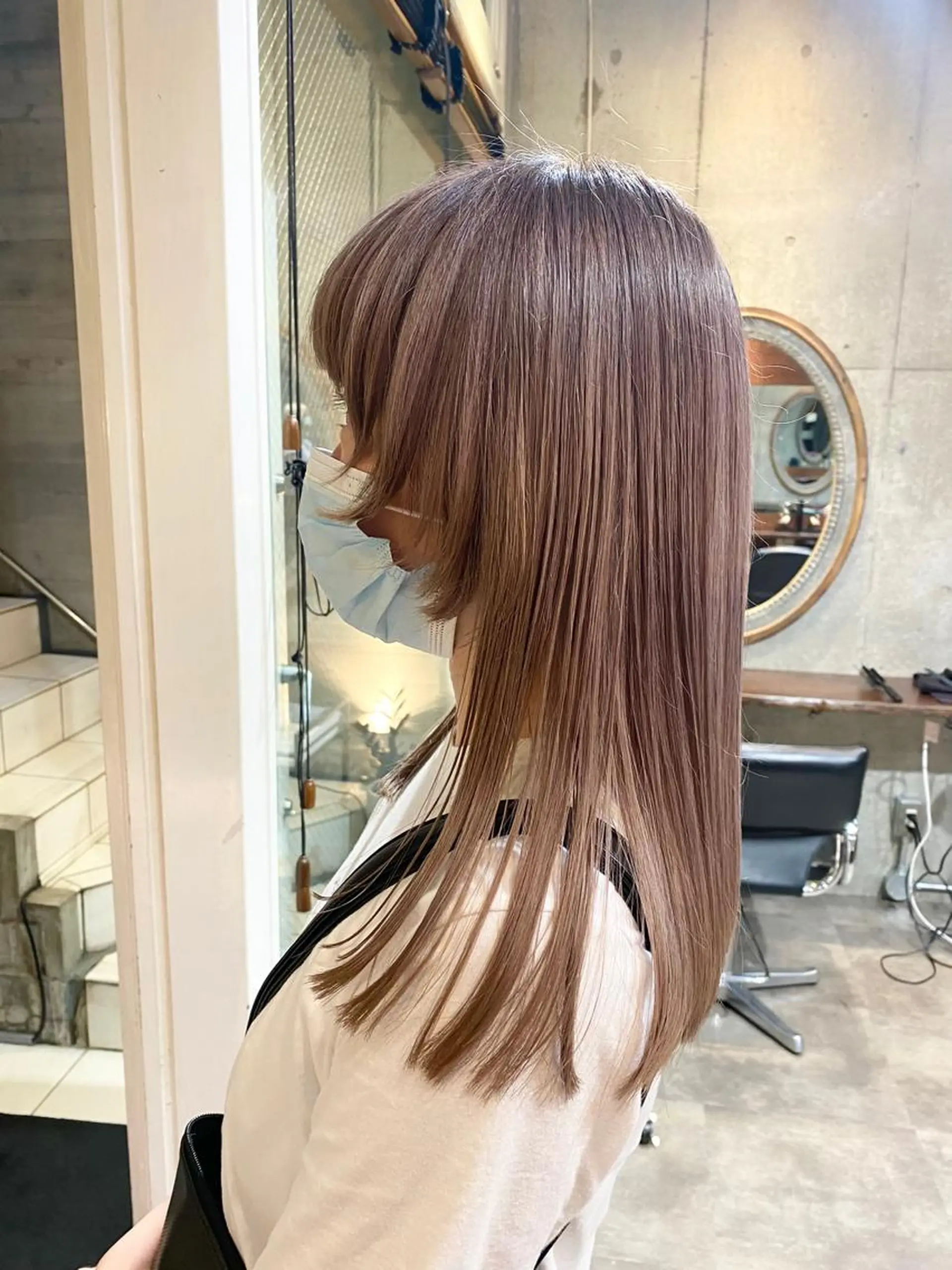 ロング 白髪ぼかし×デザイン 🕊️🫧ホウジョウのヘアスタイル