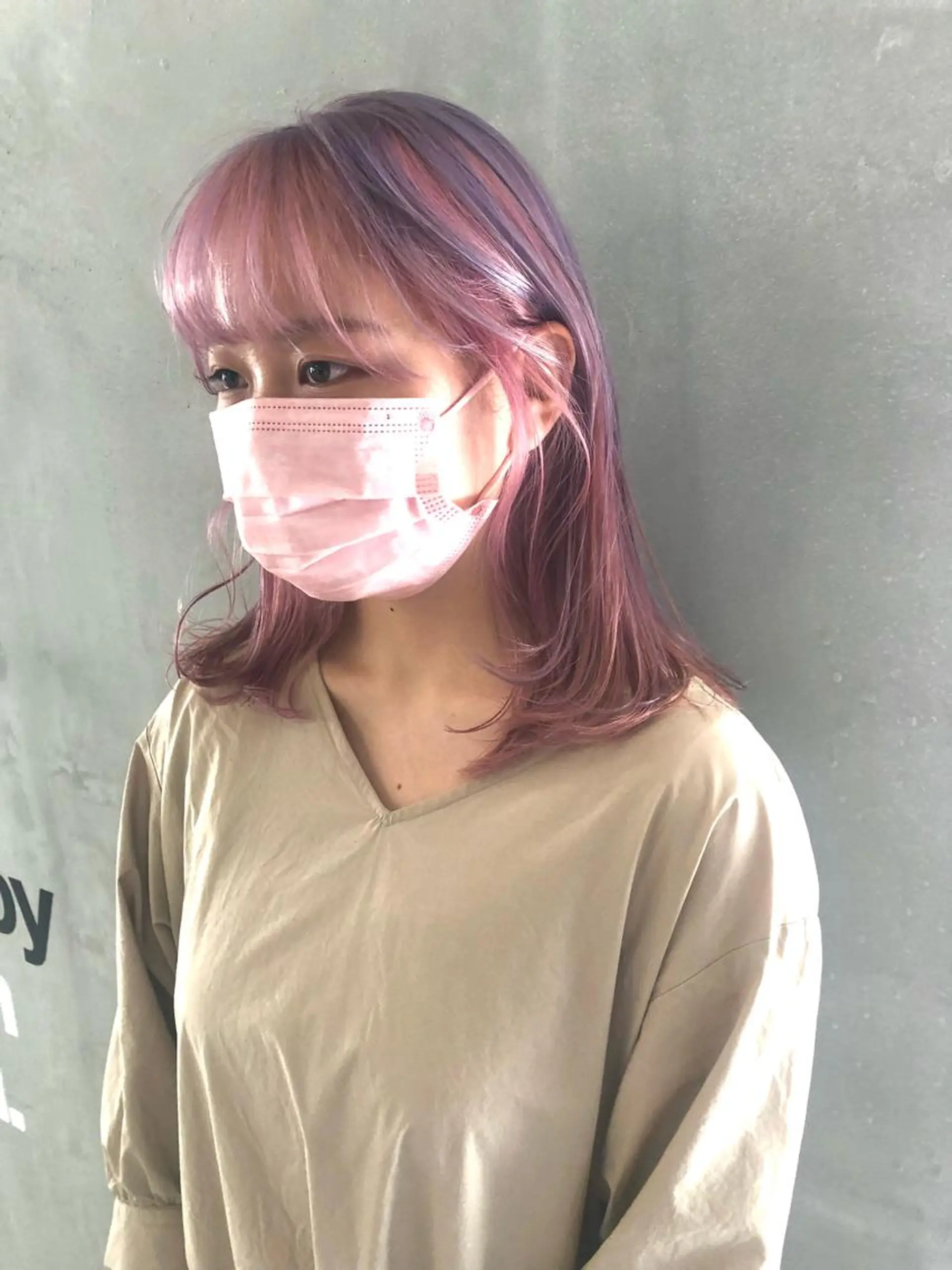 セミロング カラー ピンクカラー パープルカラー 古屋 花織のヘアスタイル