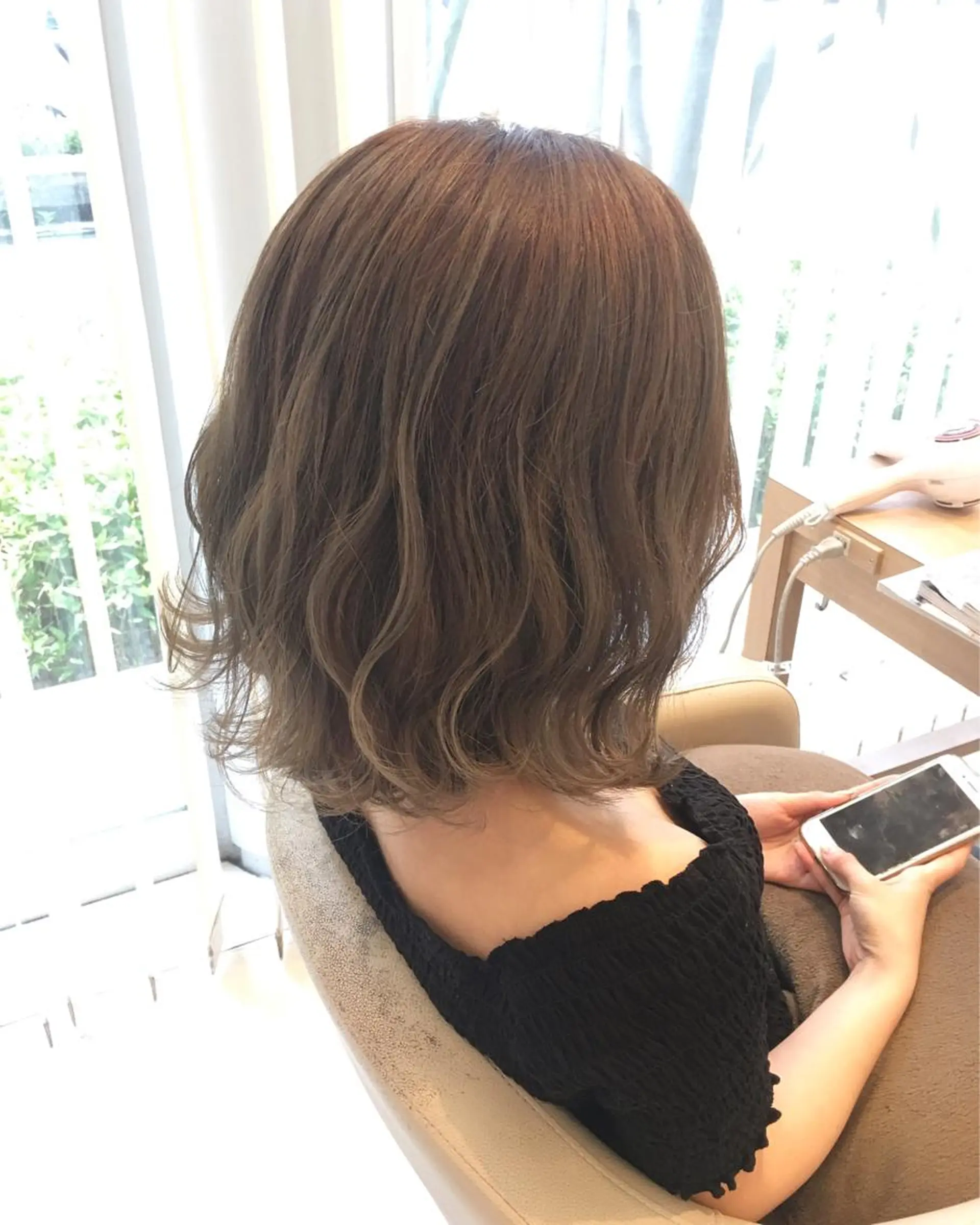 ミディアム カラー グレージュ ハイライトカラー ハイライト 小田原NO1 美容師 飯田飛翔のヘアスタイル