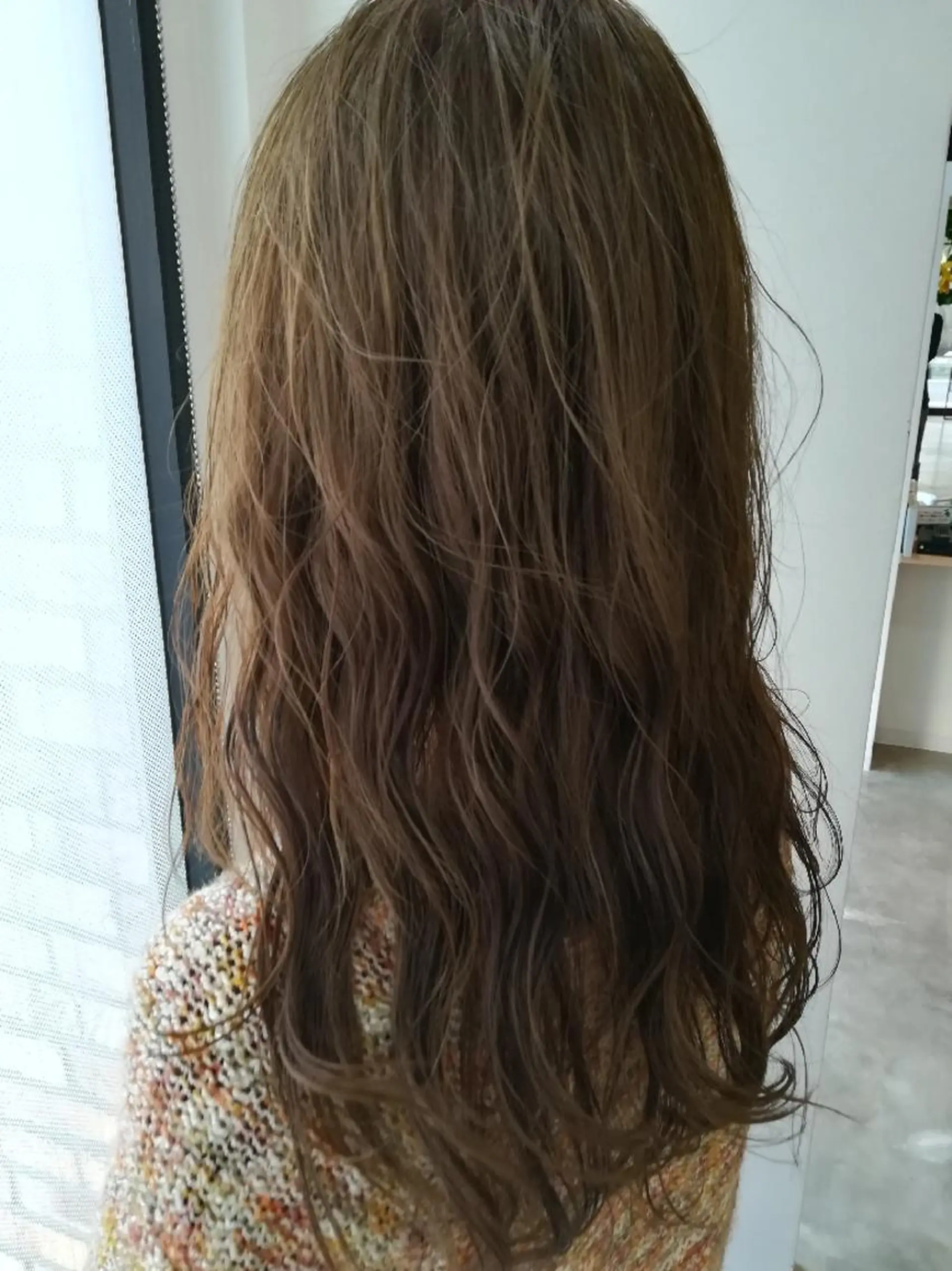 カラー MILLOR “ミラー”のヘアスタイル