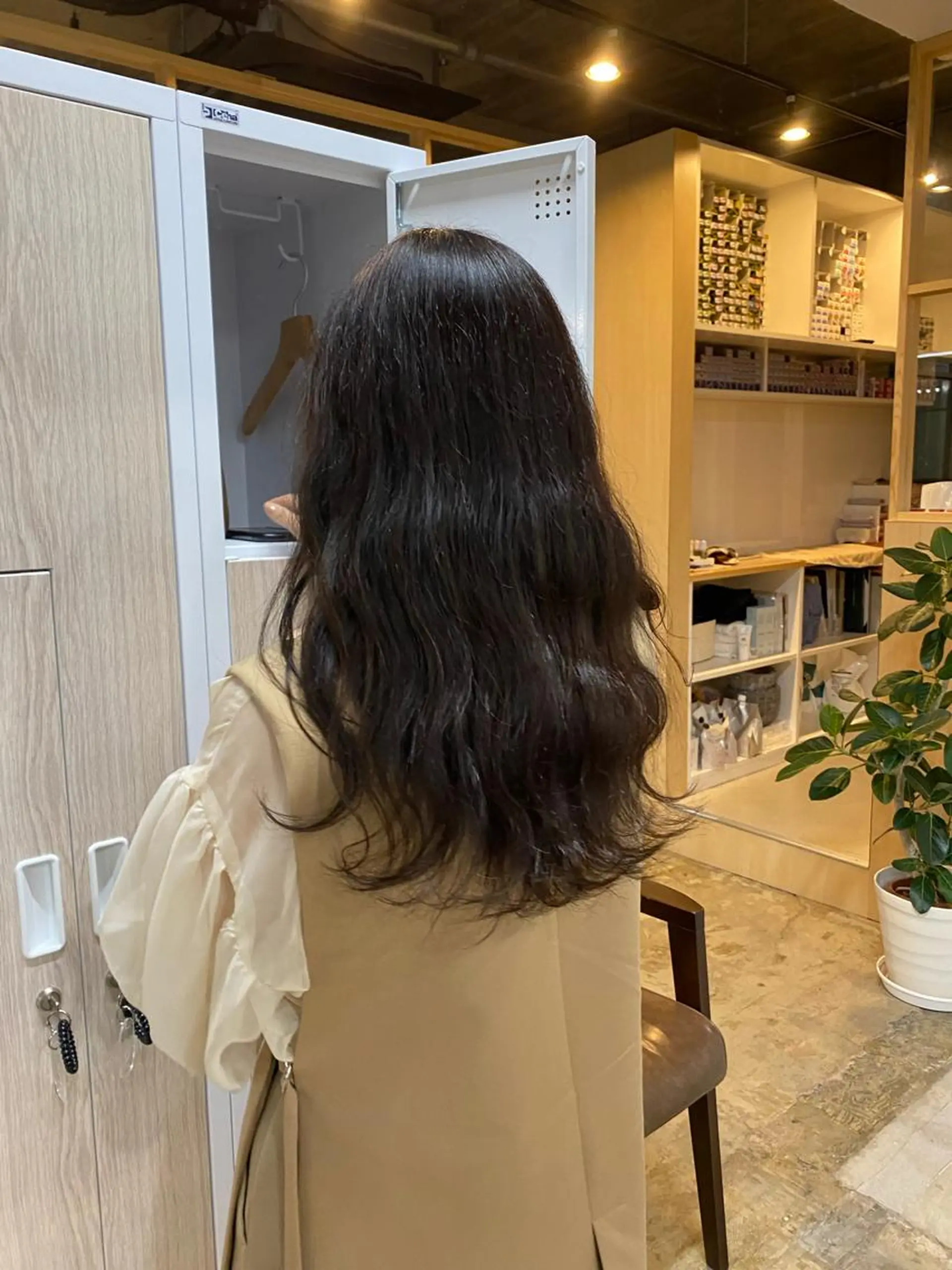 ロング カラー 茜璃/ブリーチカラー /レイヤーカットのヘアスタイル