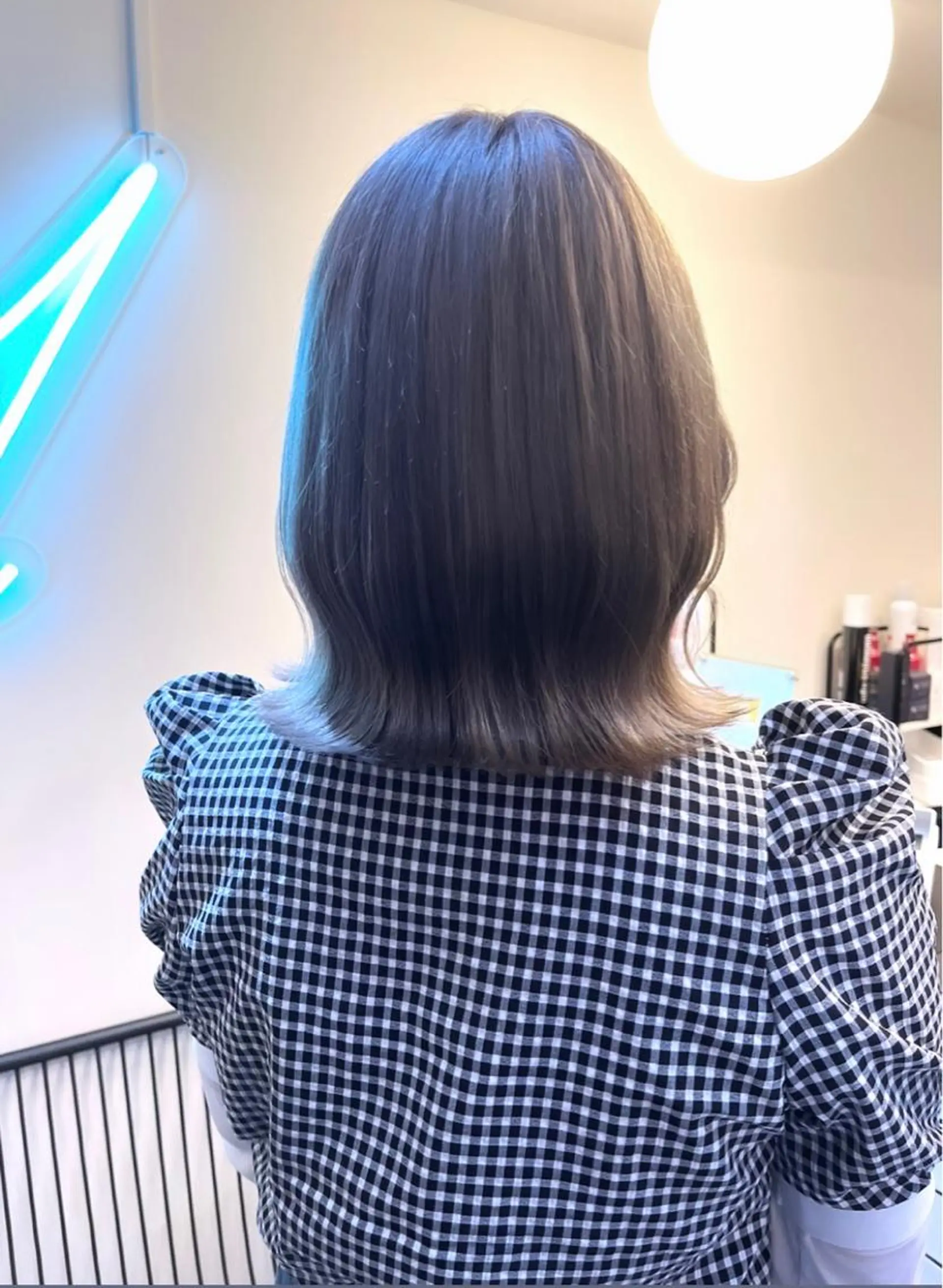ミディアム カラー ヘアアレンジ ベージュカラー シルバー シルバーベージュ ヘアカラー ハイトーンカラー 🦋yuri🦋のヘアスタイル