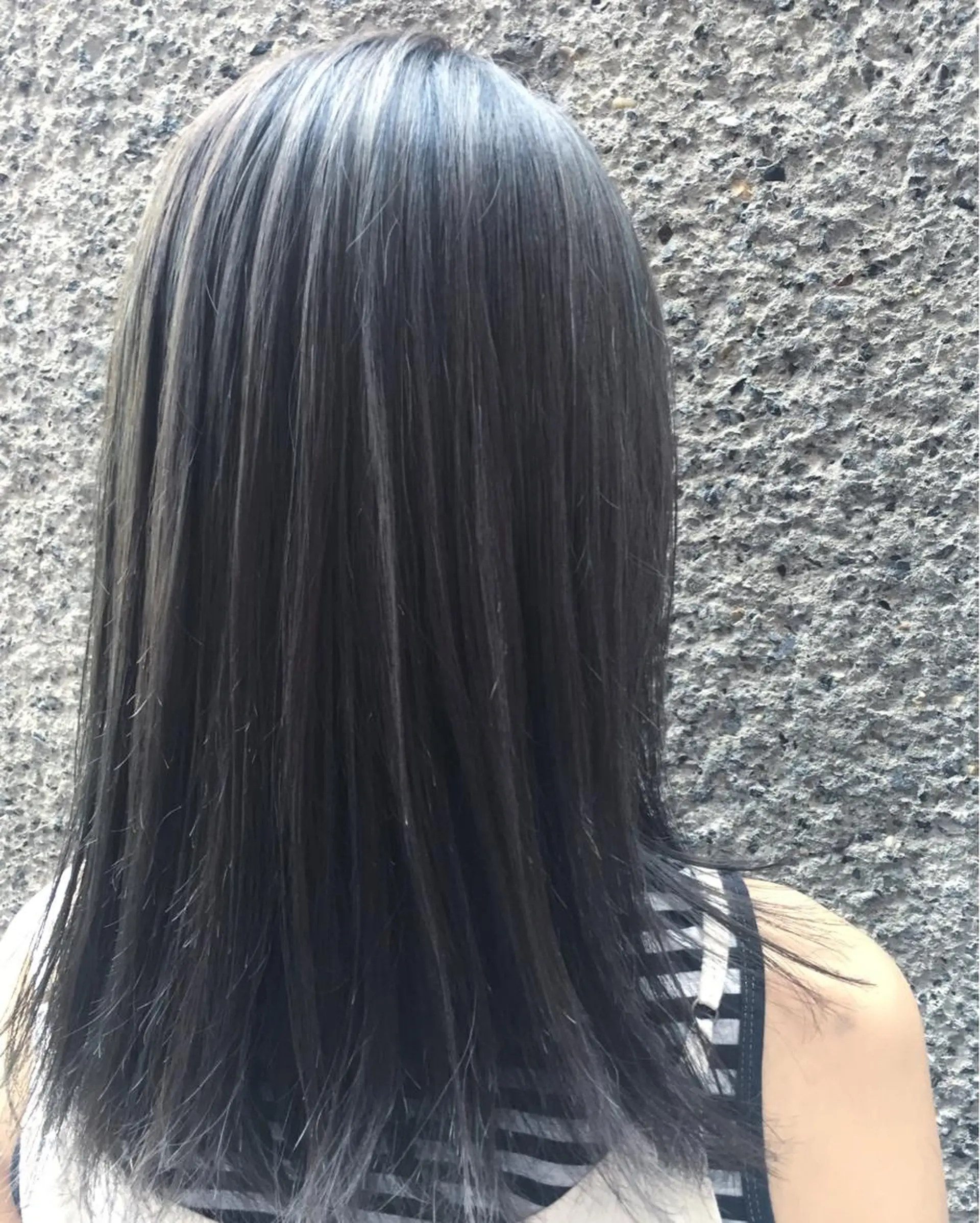 セミロング カラー アッシュ アッシュブラック 黒髪 ニシムラ コウイチのヘアスタイル