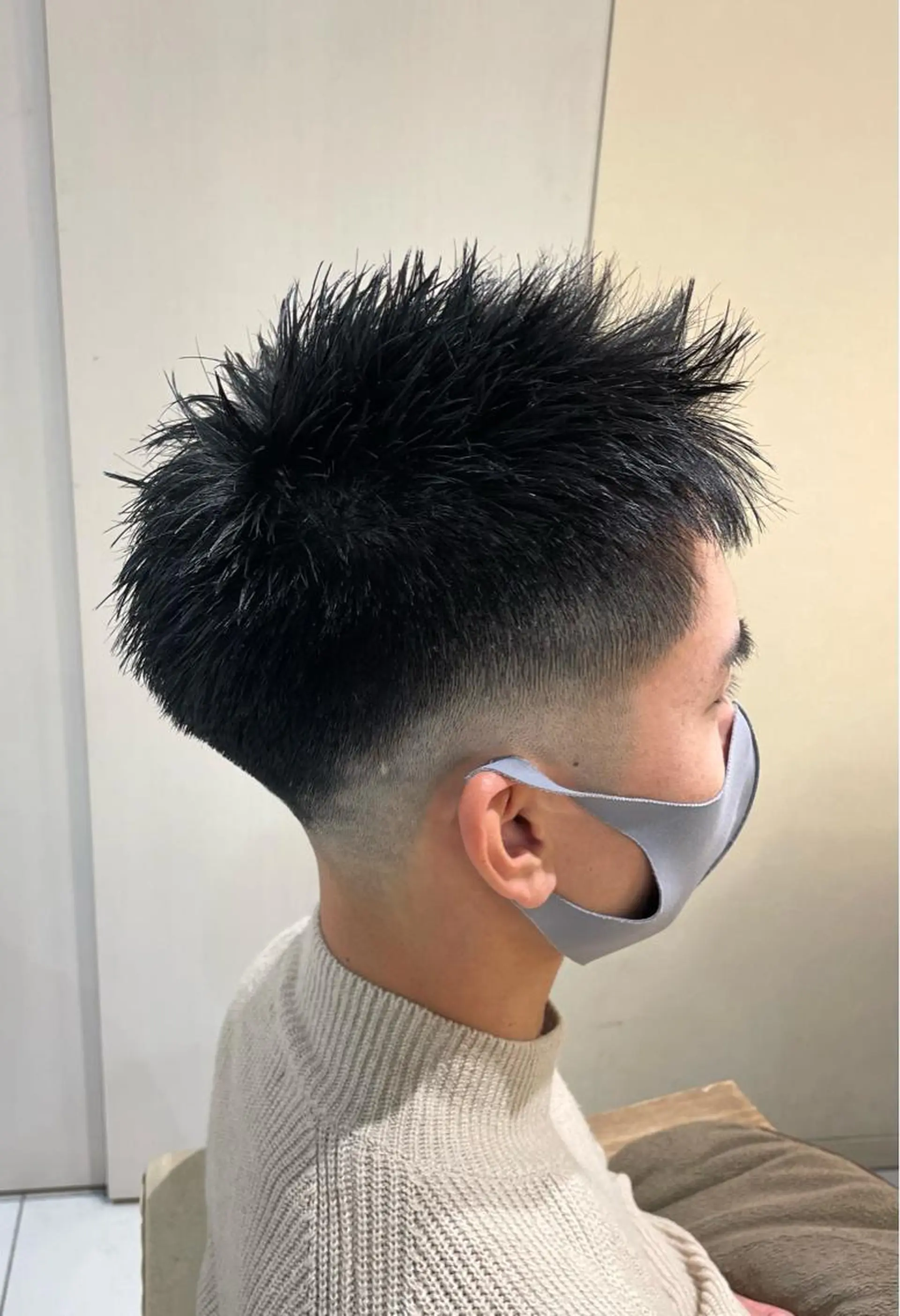 ミディアム パーマ メンズ ミディアムパーマ メンズブリーチ フェードカット メンズパーマ くせ毛 カット 本厚木｜縮毛矯正/ 髪質改善/専門サロンのヘアスタイル