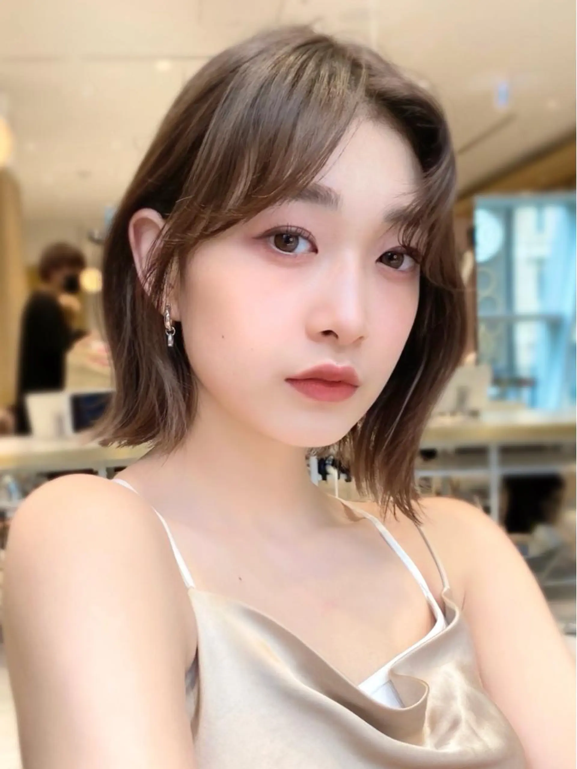 ミディアム カラー パーマ ヘアアレンジ 切りっぱなしボブ バレイヤージュ ブリーチ ケアブリーチ 透明感カラー カット ヘアカラー トリートメント ヘアセット 小野寺瑞希 /最小顔カットのヘアスタイル