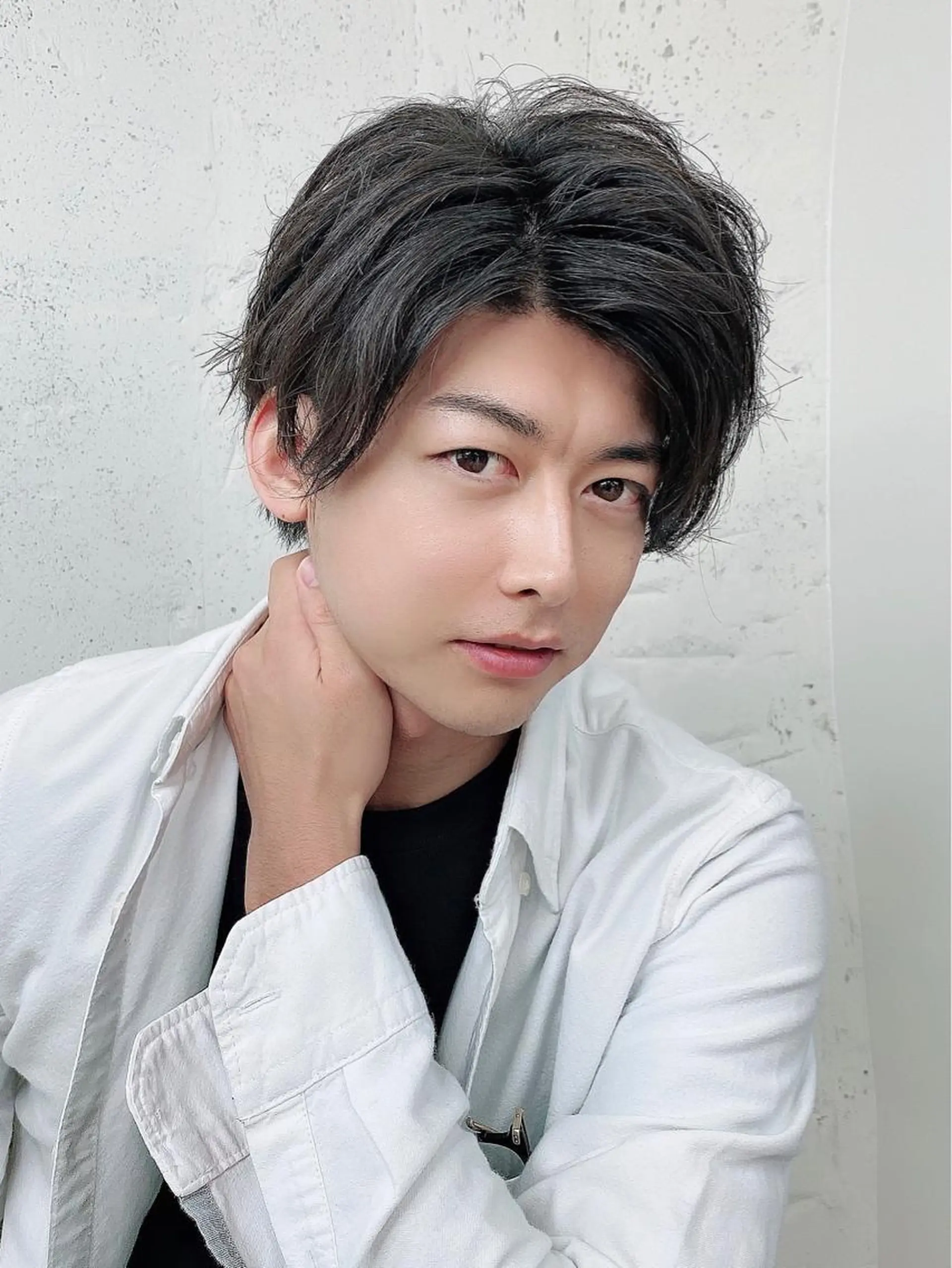 ミディアム パーマ メンズ 岩倉 諒のヘアスタイル