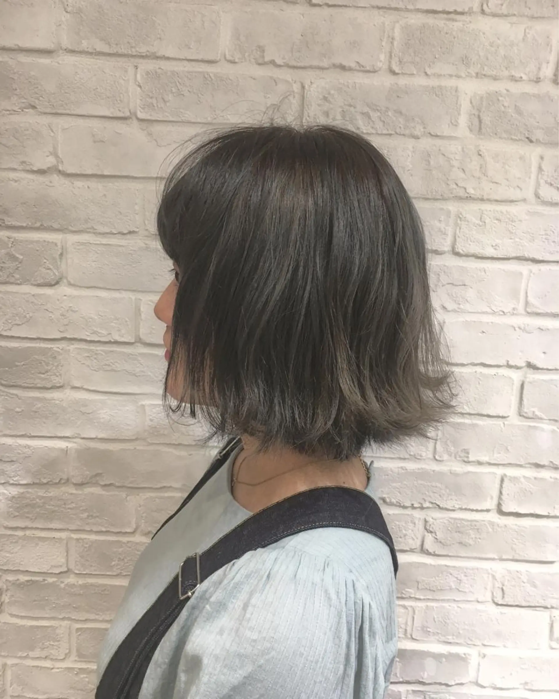 カラー ブリーチ ブルーカラー ブルーグレー 江原 彩華のヘアスタイル