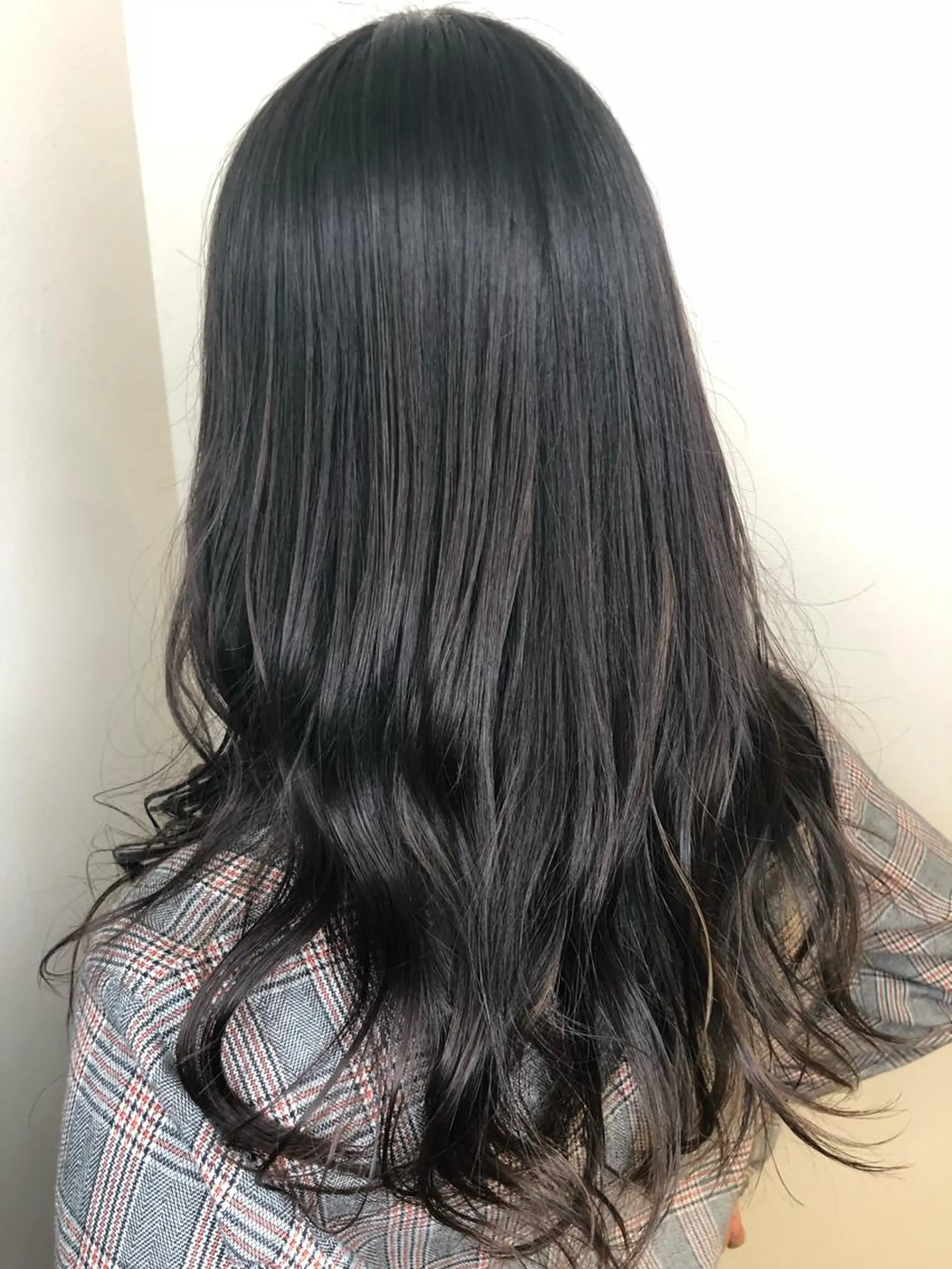 ロング カラー ウルフカット／吉村 桃子のヘアスタイル