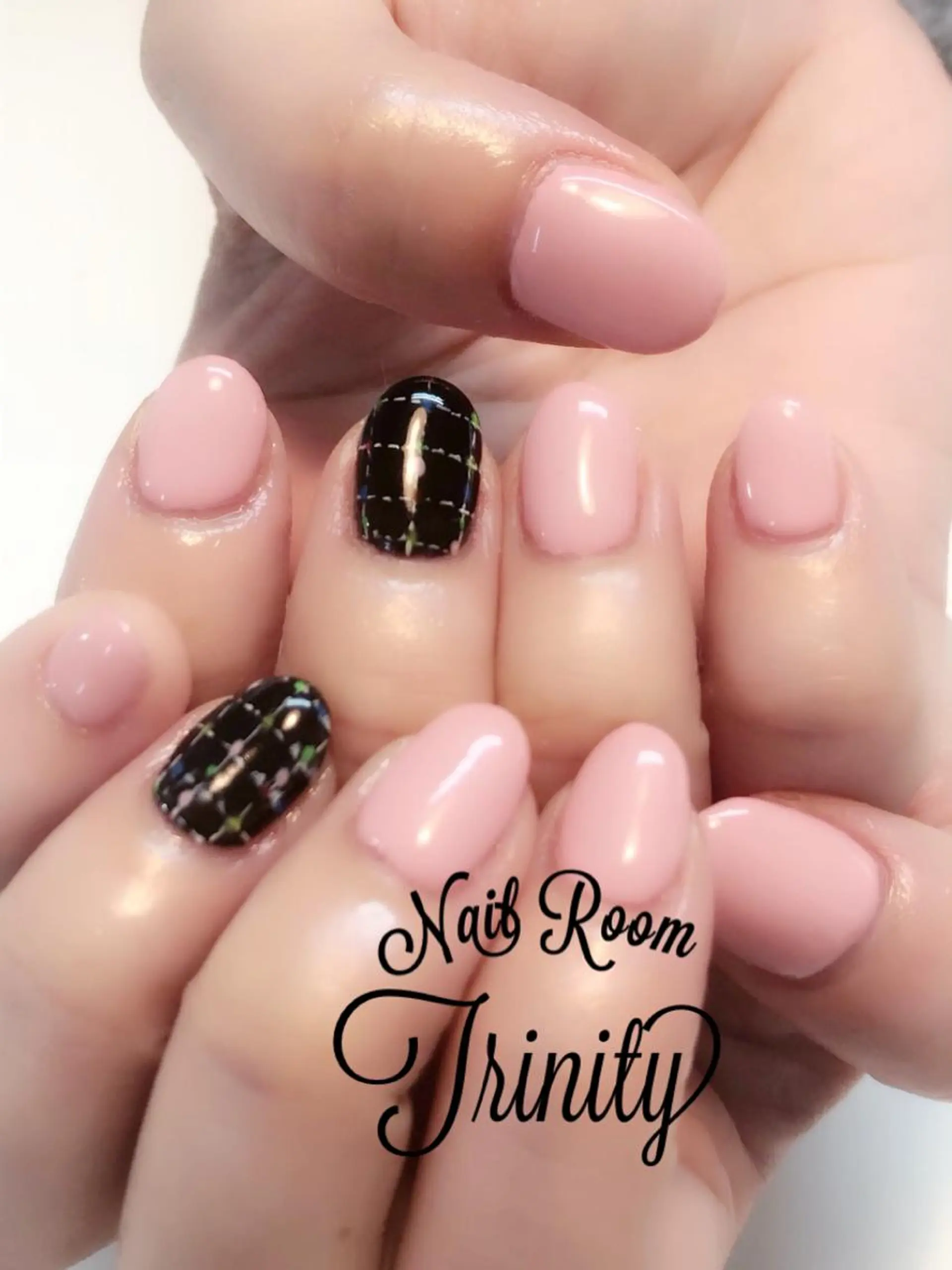 ネイル ハンドネイル Trinity ネイリストスタッフのネイルデザイン