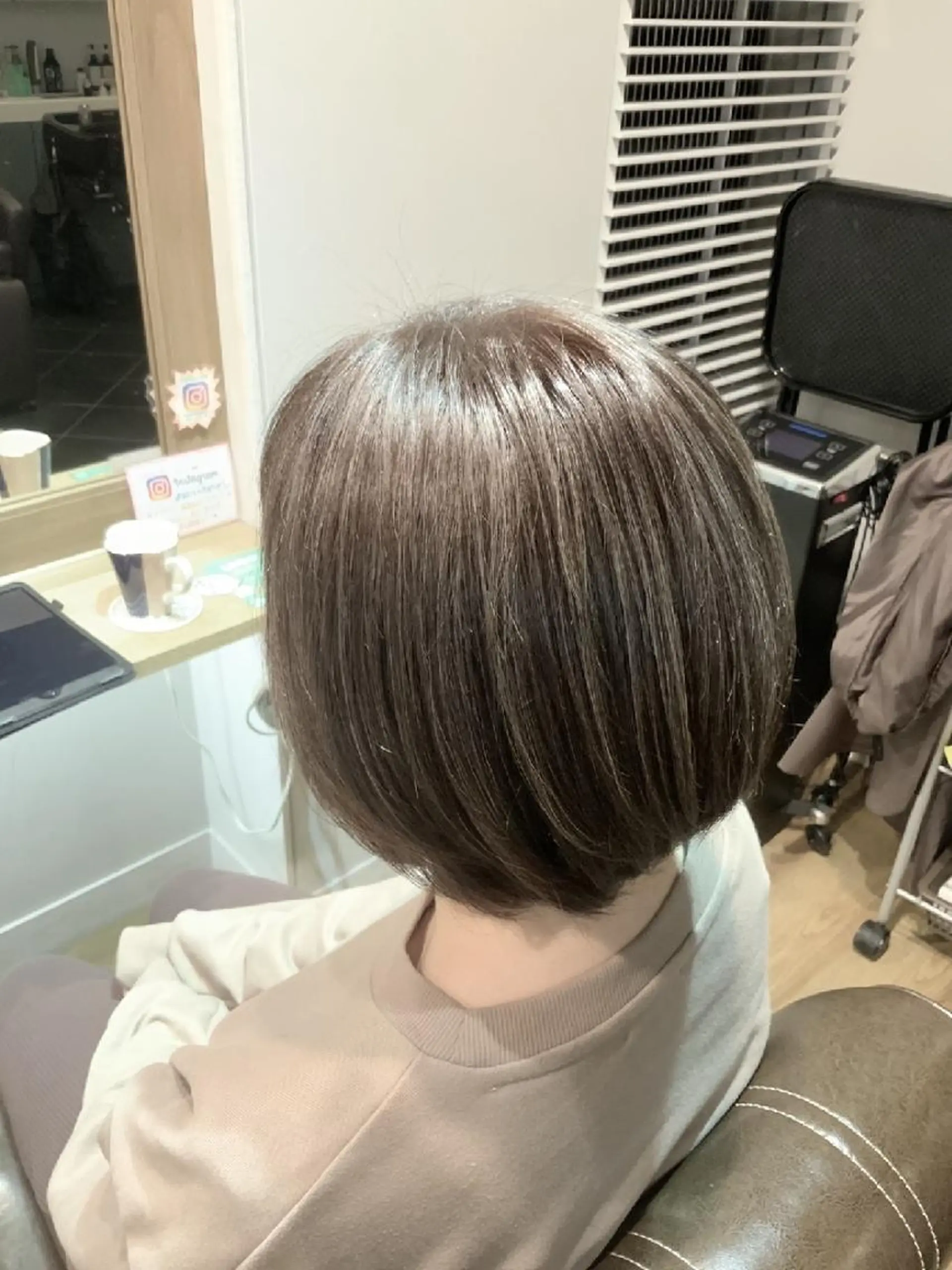 カラー アッシュ ベージュカラー ハイライトカラー 堀 望美のヘアスタイル