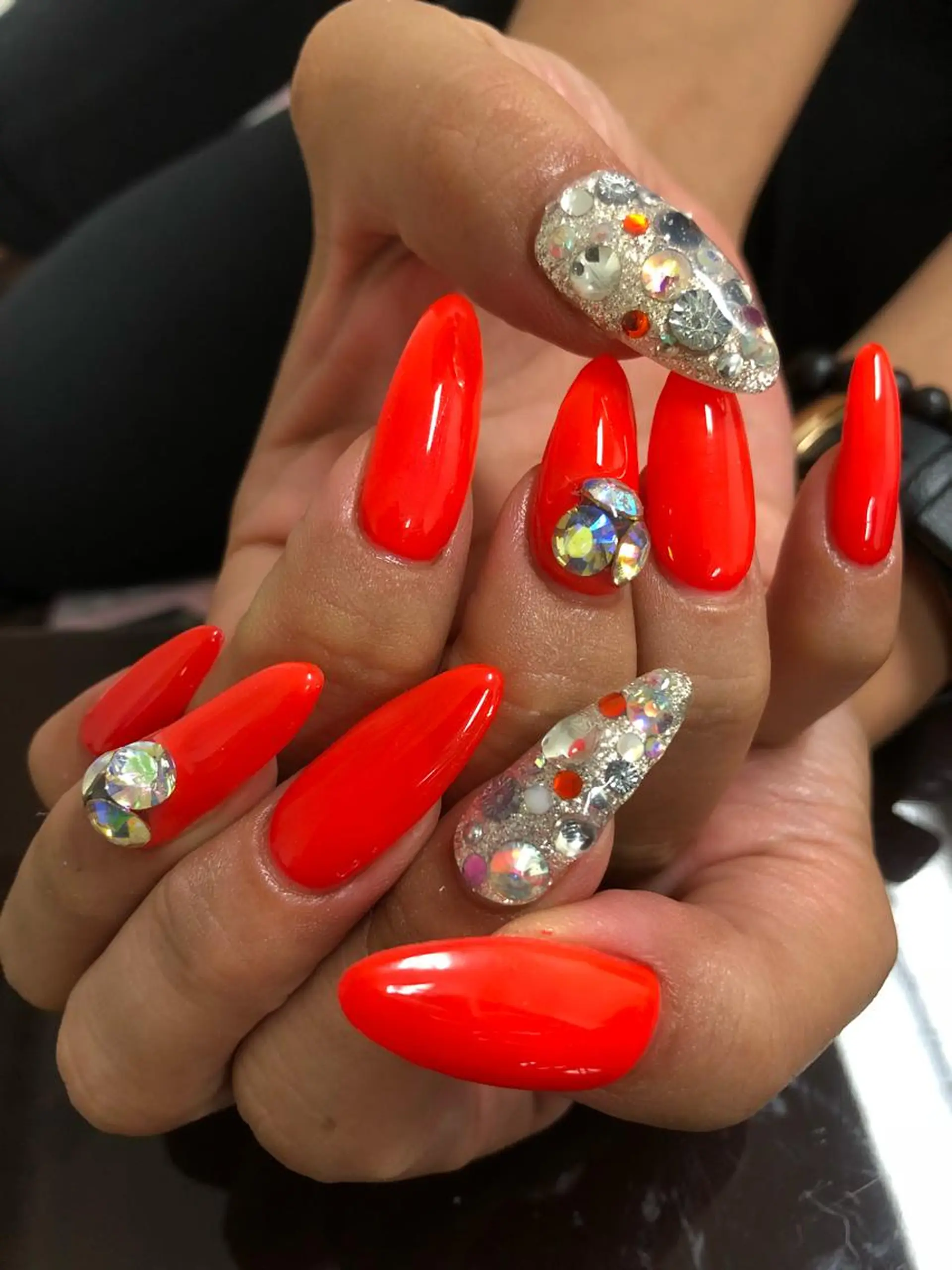 ネイル ストーンネイル esNail&eye イーズネイル＆アイのネイルデザイン