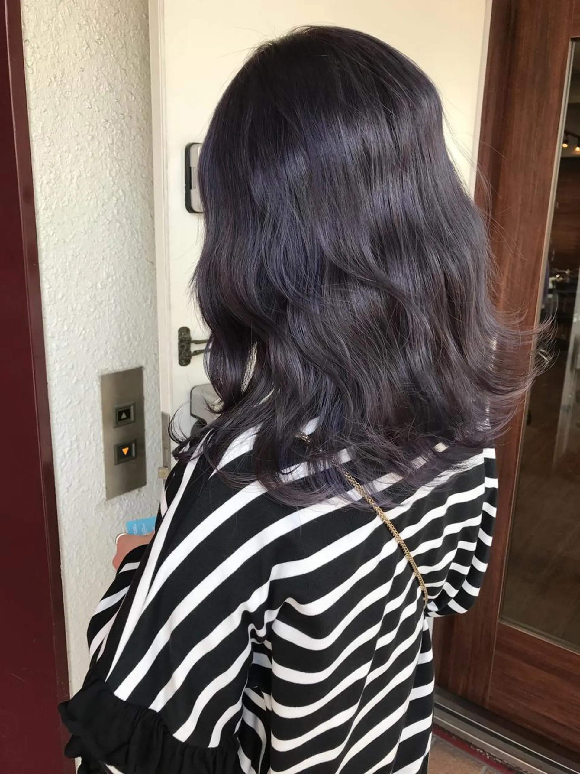 ミディアム カラー ブルーカラー ブルージュ メンズハイトーン メンズバレイヤージュのヘアスタイル