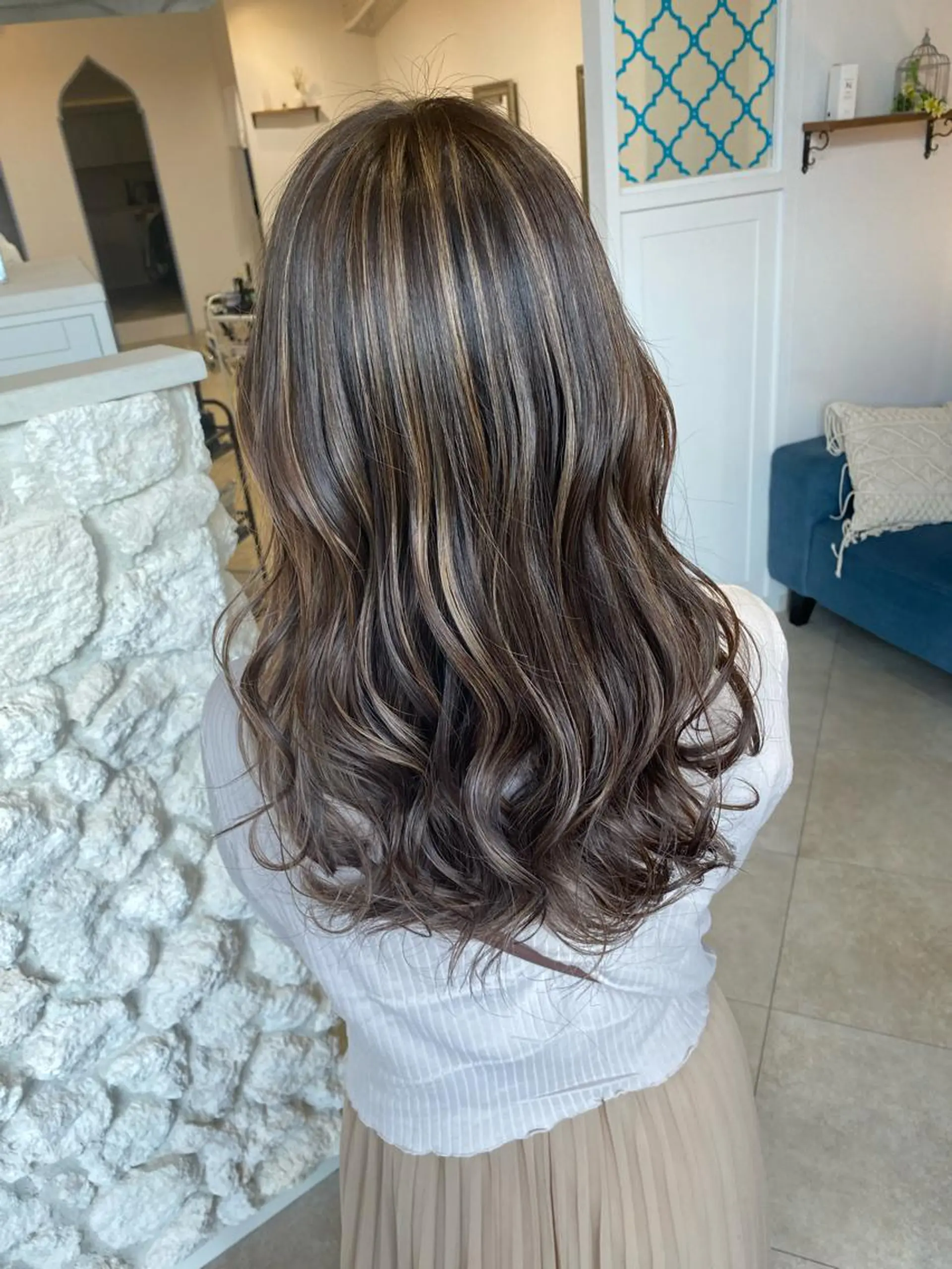 ロング カラー ベージュカラー ハイライトカラー ハイライト ヘアカラー トリートメント 饒平名 知也のヘアスタイル