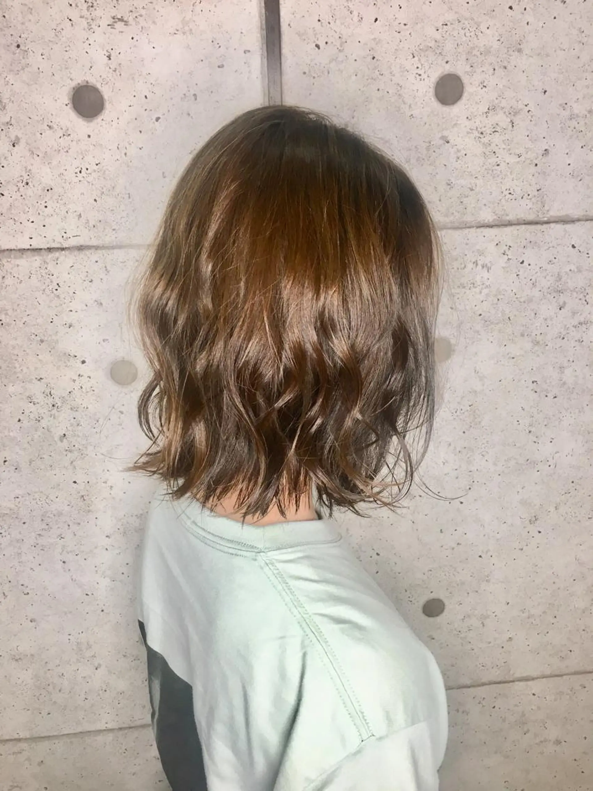 ミディアム 足立 磨咲のヘアスタイル