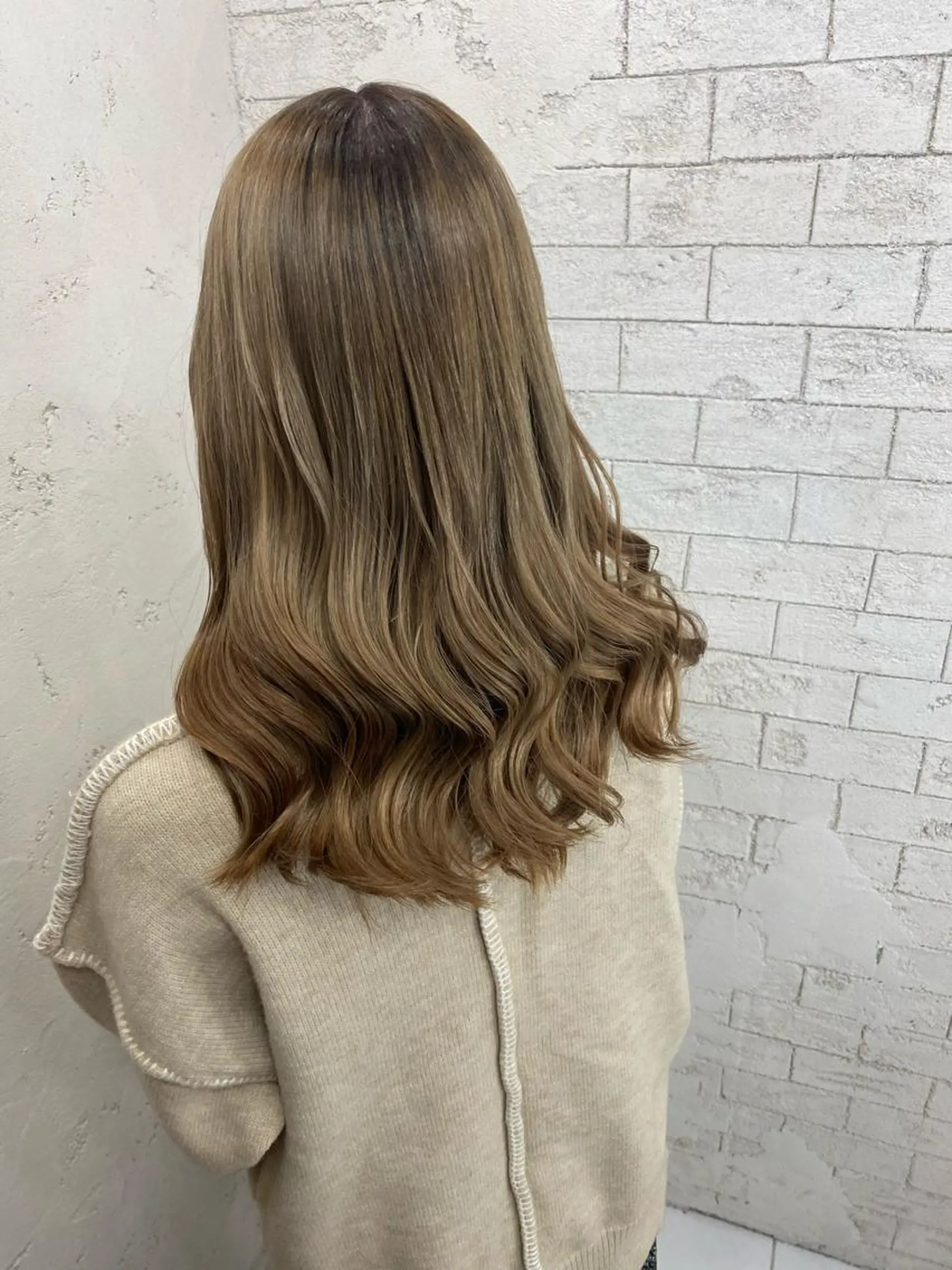 ロング カラー ベージュカラー ミルクティーベージュ ホワイト系はお任せ /ブリーチ/店長岩崎のヘアスタイル