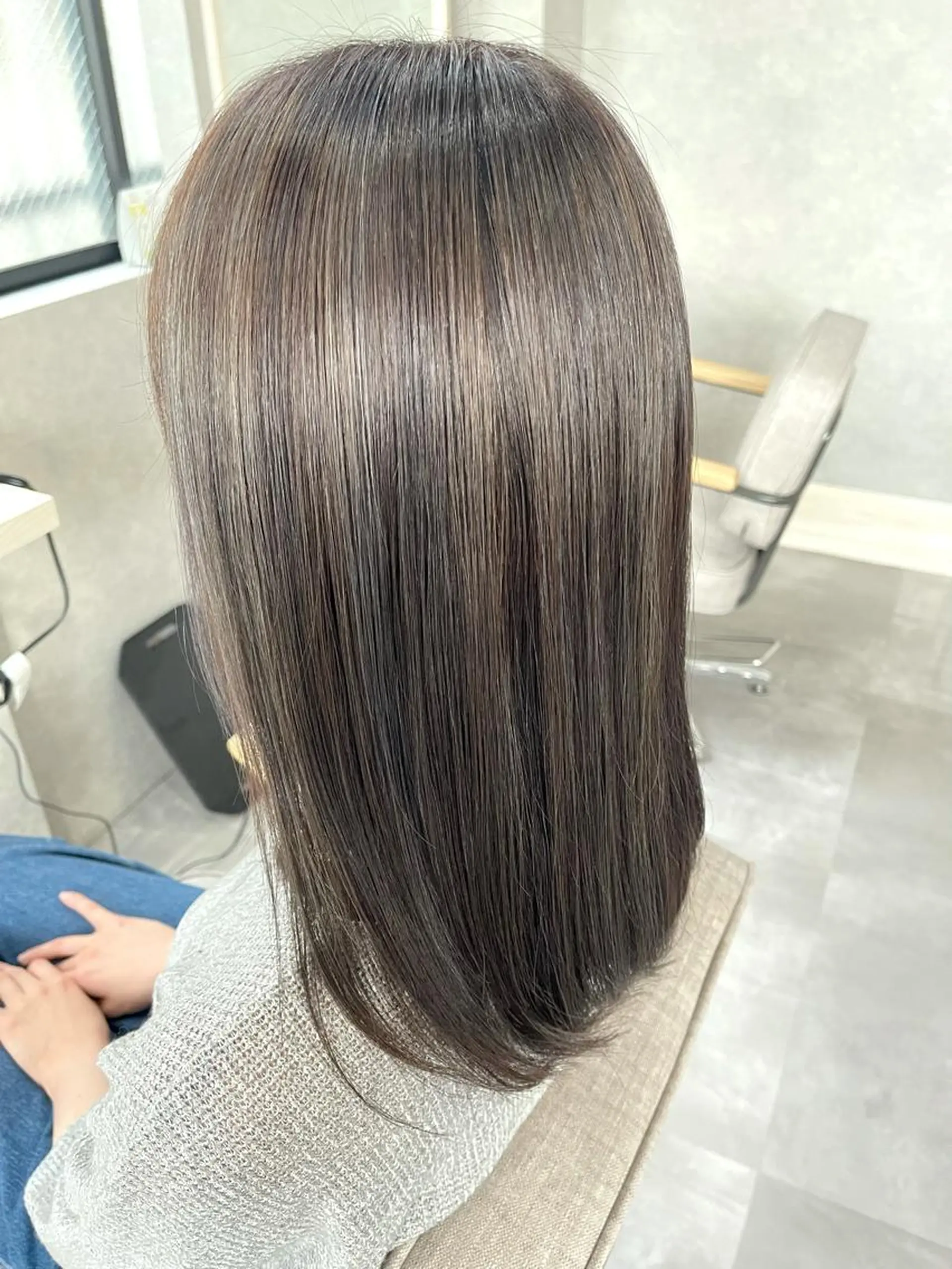 セミロング ハイライト カット ヘアカラー トリートメント 一ノ瀬 暁のヘアスタイル