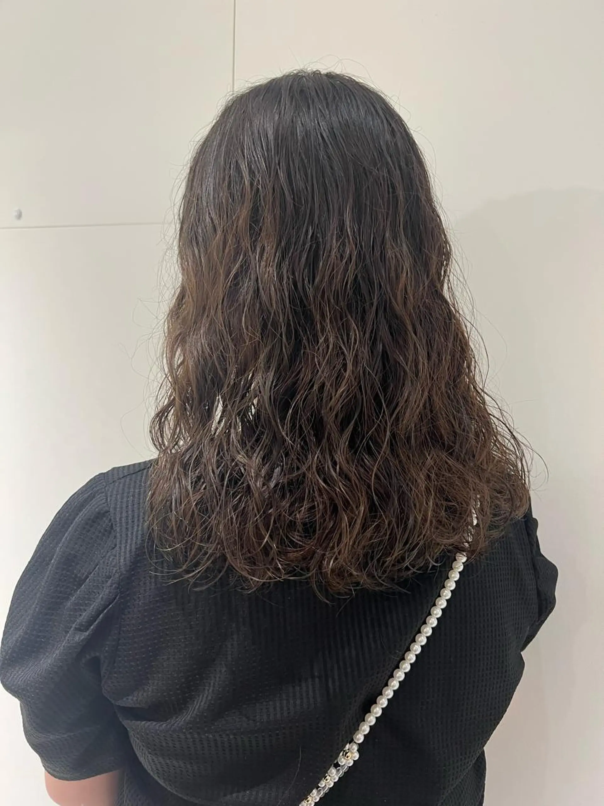 ミディアム カラー ミディアムパーマ グレージュ 暗髪カラー🫐パーマ おくだりんかのヘアスタイル