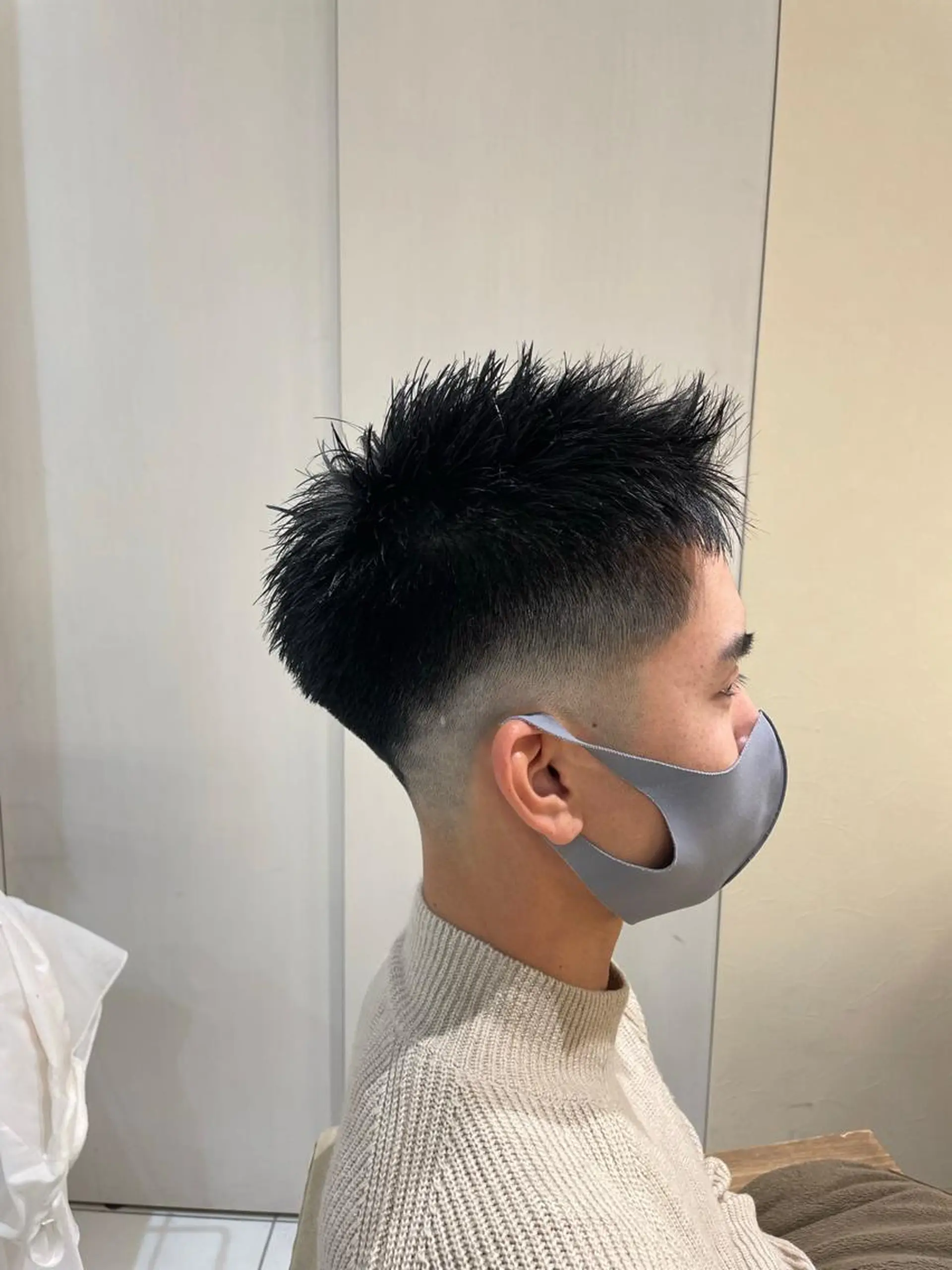 ミディアム パーマ メンズ ミディアムパーマ メンズブリーチ フェードカット メンズパーマ くせ毛 カット 本厚木｜縮毛矯正/ 髪質改善/専門サロンのヘアスタイル