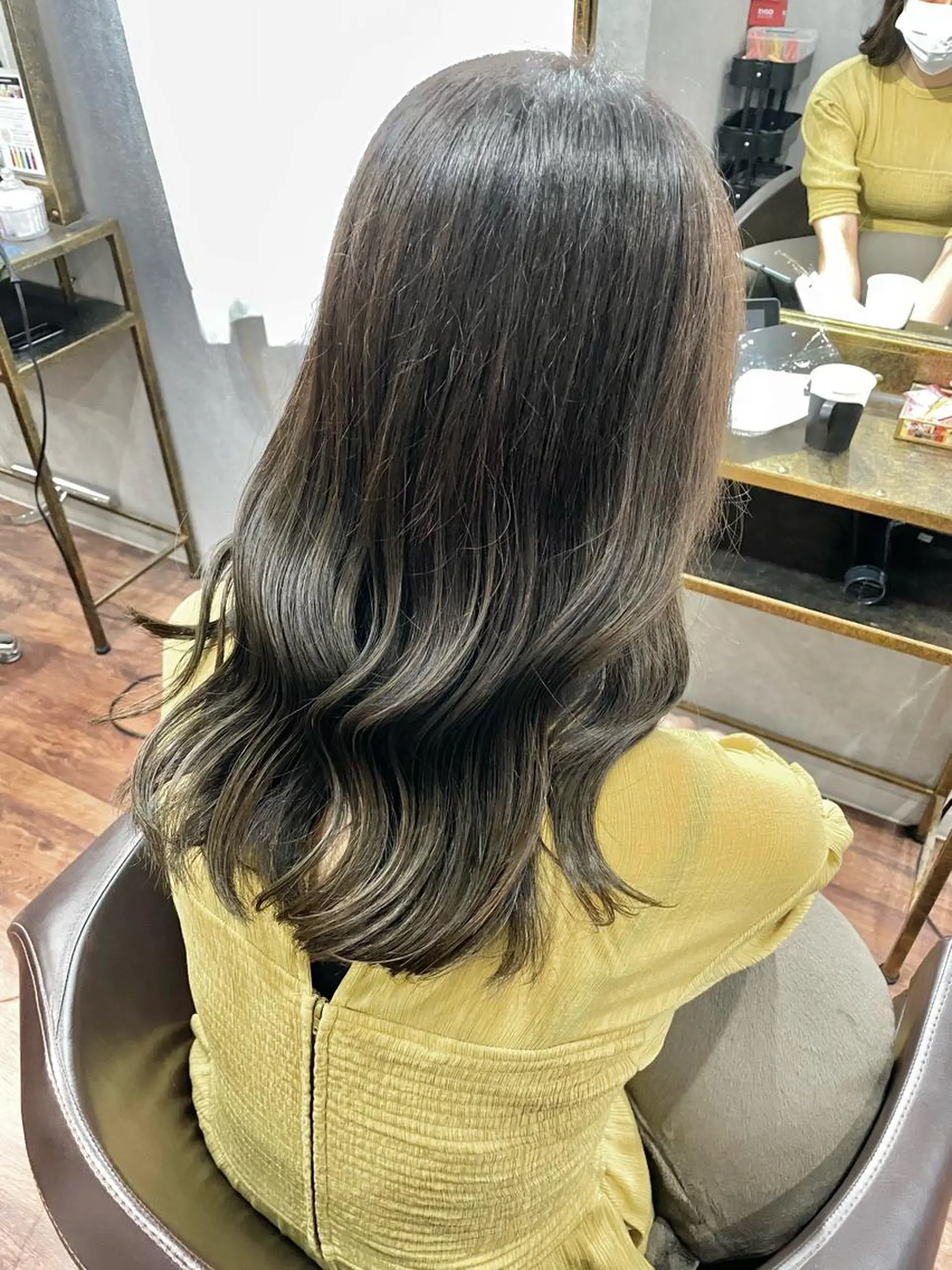 セミロング カラー カット ヘアカラー トリートメント 井本翔太.髪質改善. ベージュ.グレージュのヘアスタイル