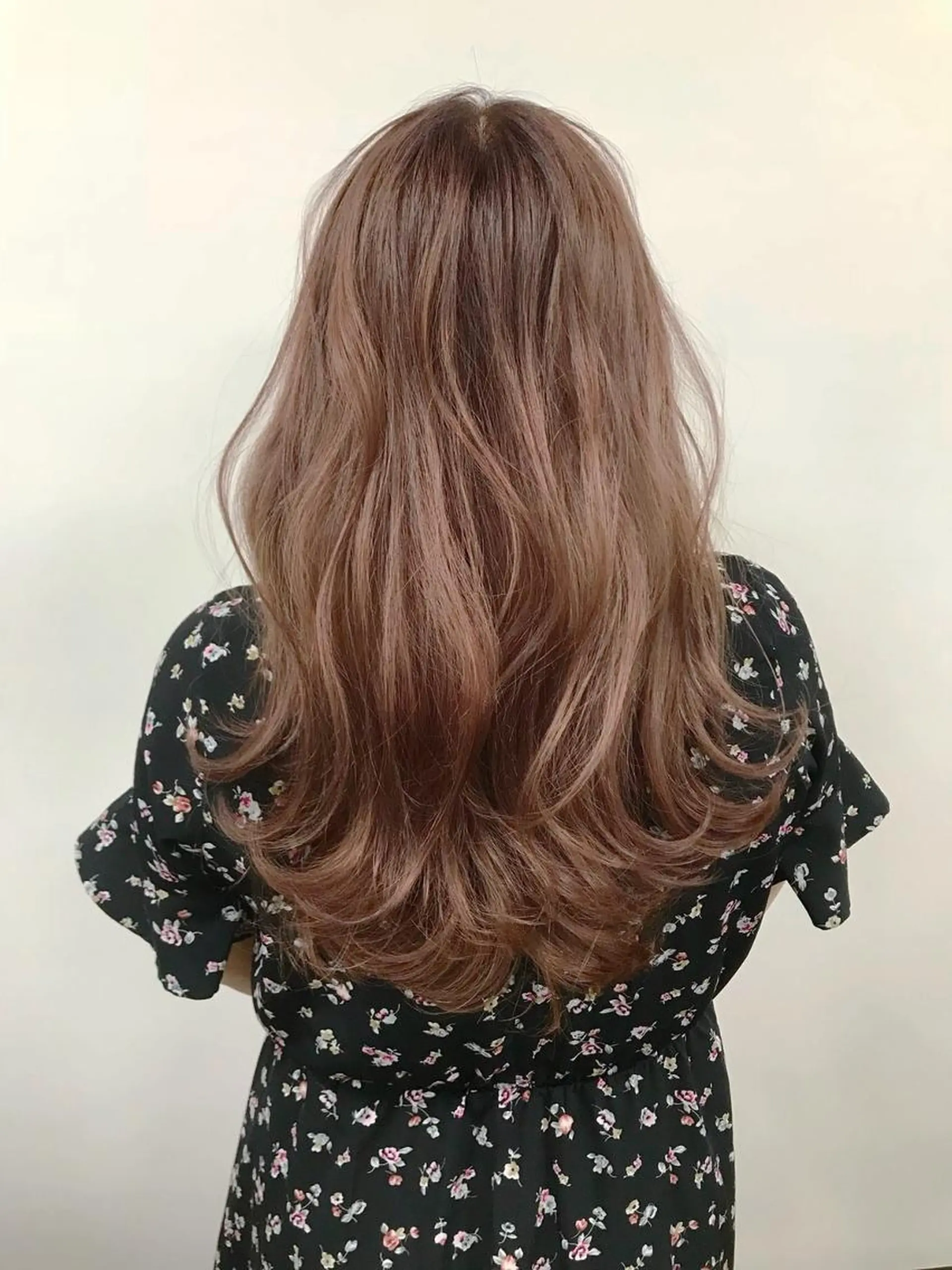 ミディアム カラー パーマ バレイヤージュ ブルーカラー ブルージュ グラデーションカラー ハイライトカラー 🌟高田 聖菜🌟のヘアスタイル