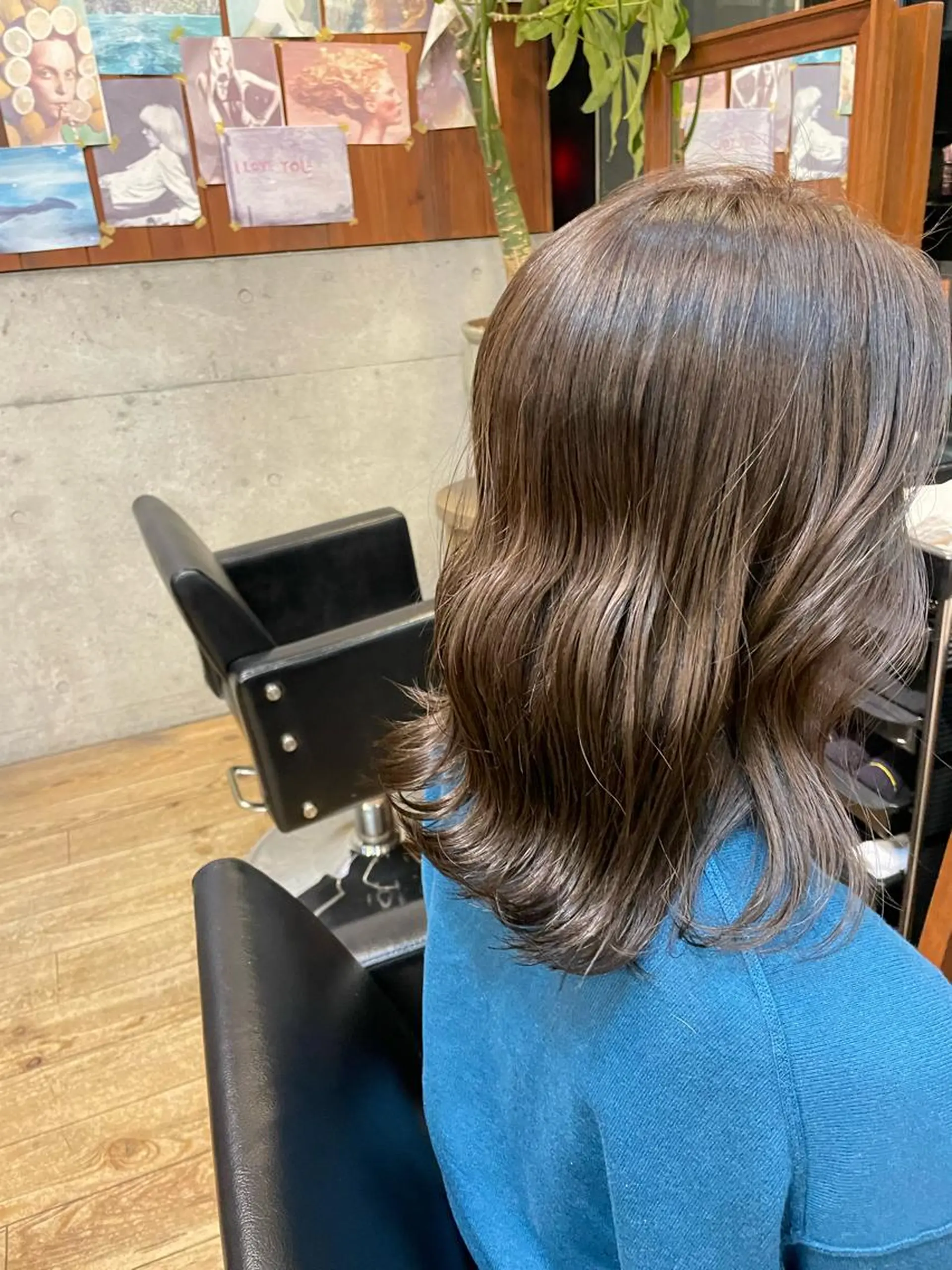 ミディアム カラー ブリーチ ブリーチなしカラー オリーブカラー 佐藤 百葉のヘアスタイル