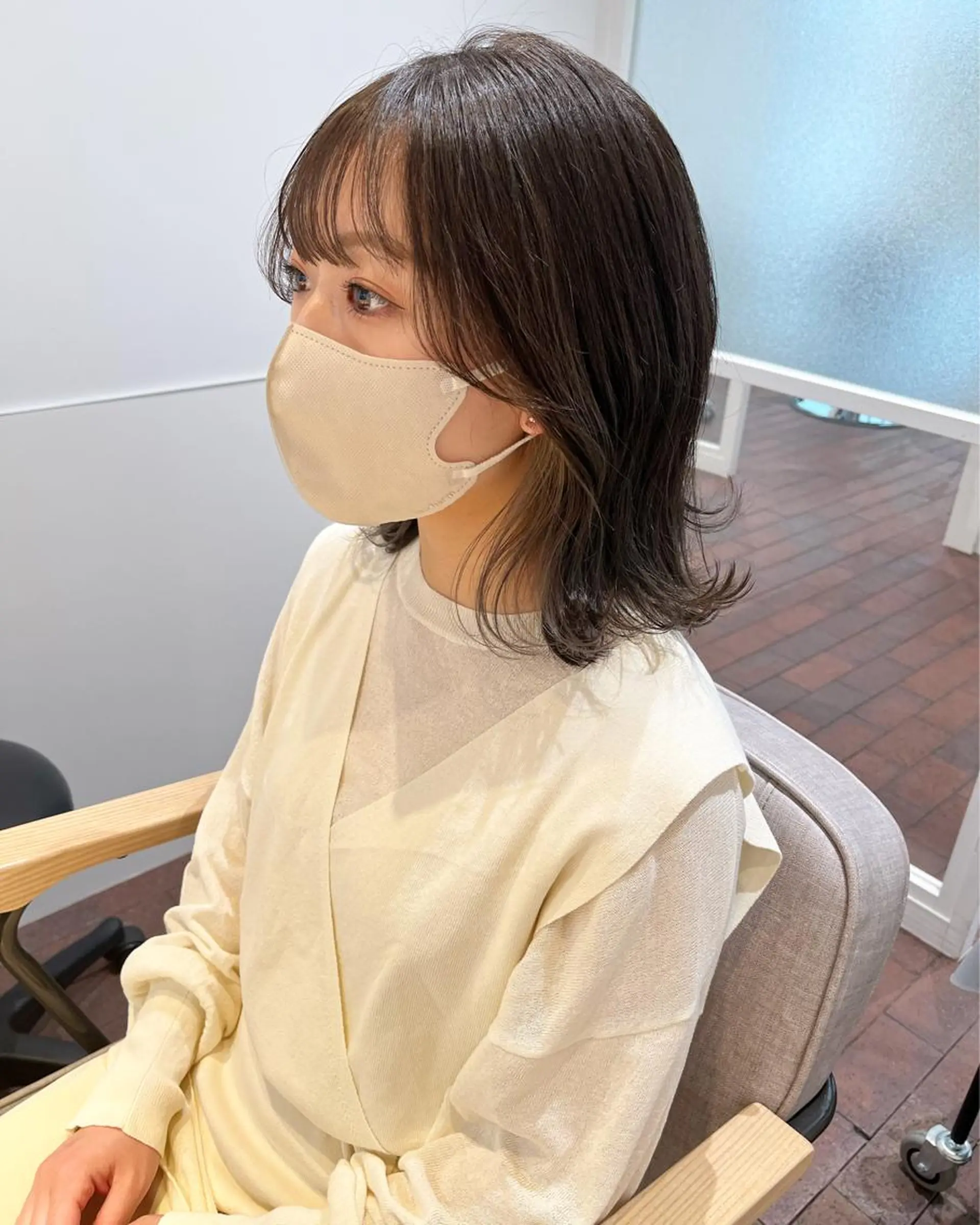 ミディアム カラー 片岡 由依のヘアスタイル